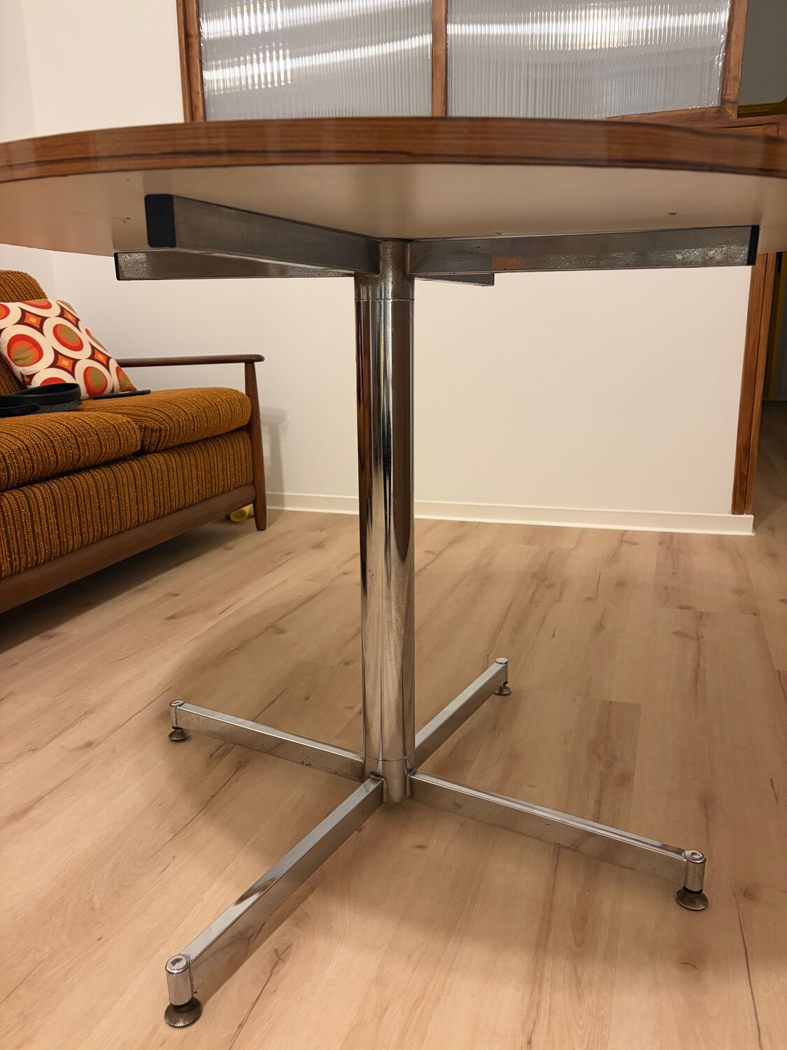 Table à manger ronde en Formica/acier 100 cm Space age année 80