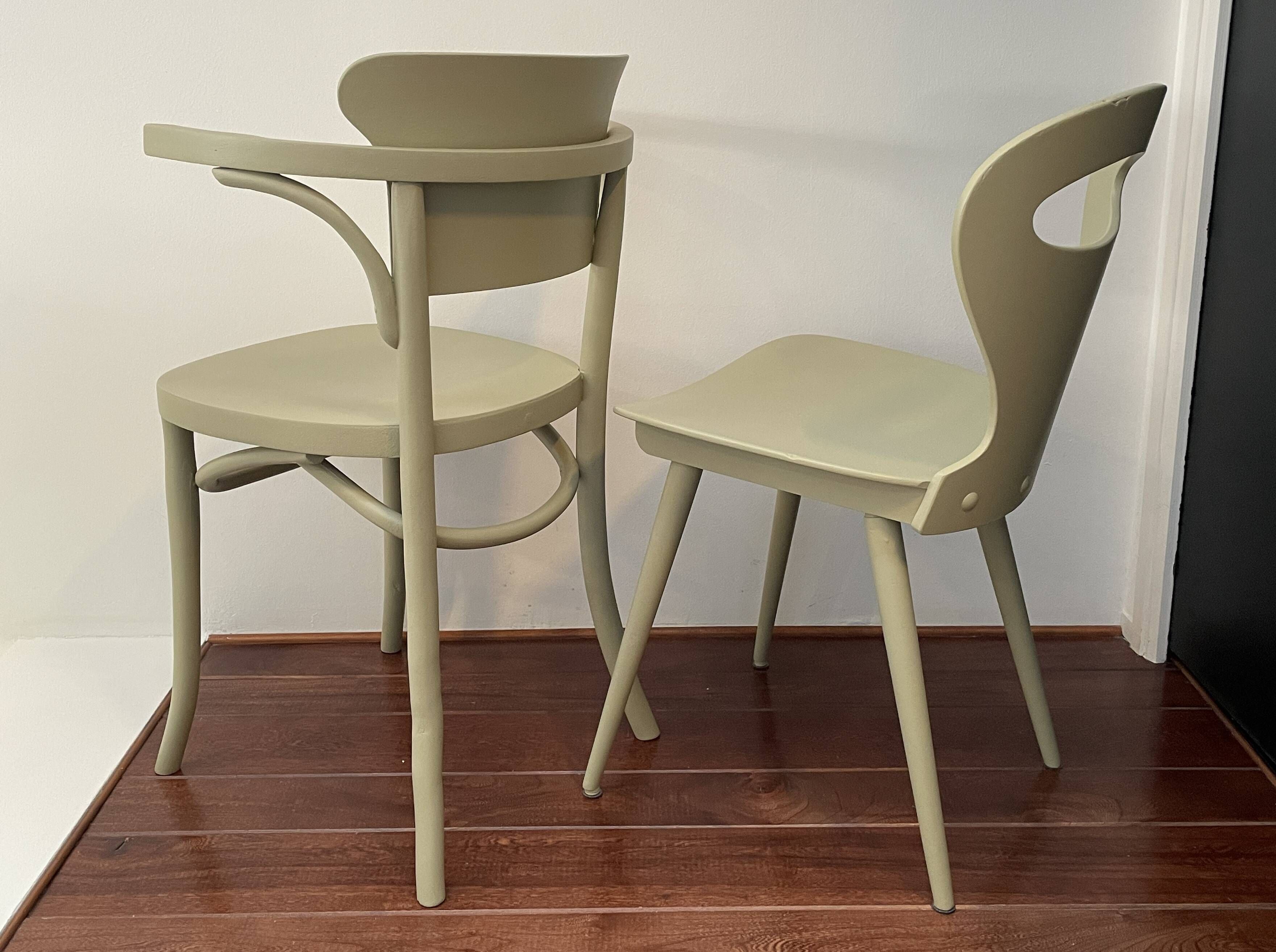 Set of 2 BISTROT wooden seats: BAUMANN chair and LUTERMA armchair.
