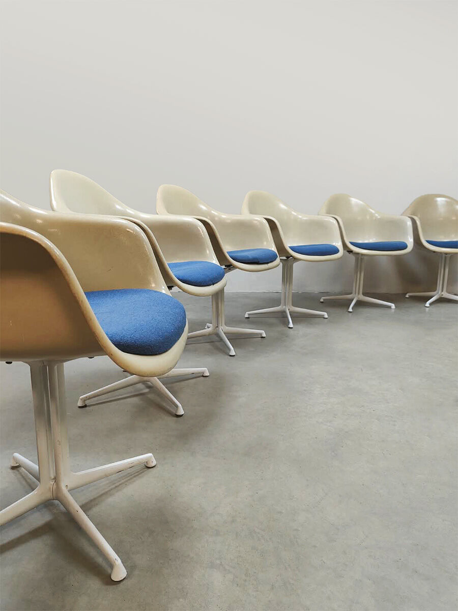 Ensemble de salle à manger de chaises en fibre de verre vintage La Fonda Charles & Ray Eames Herman Miller
