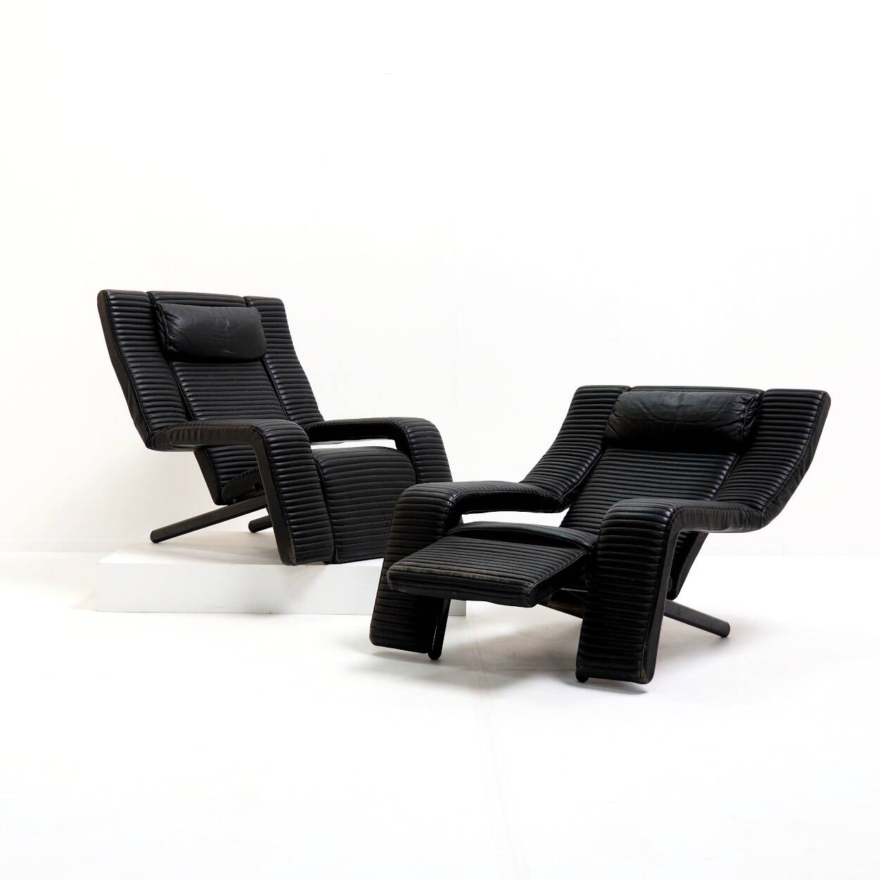 Set of Postmodern Reclining Loungechairs by G.P. Vitelli & T. Ammannati for Brunati Italy
