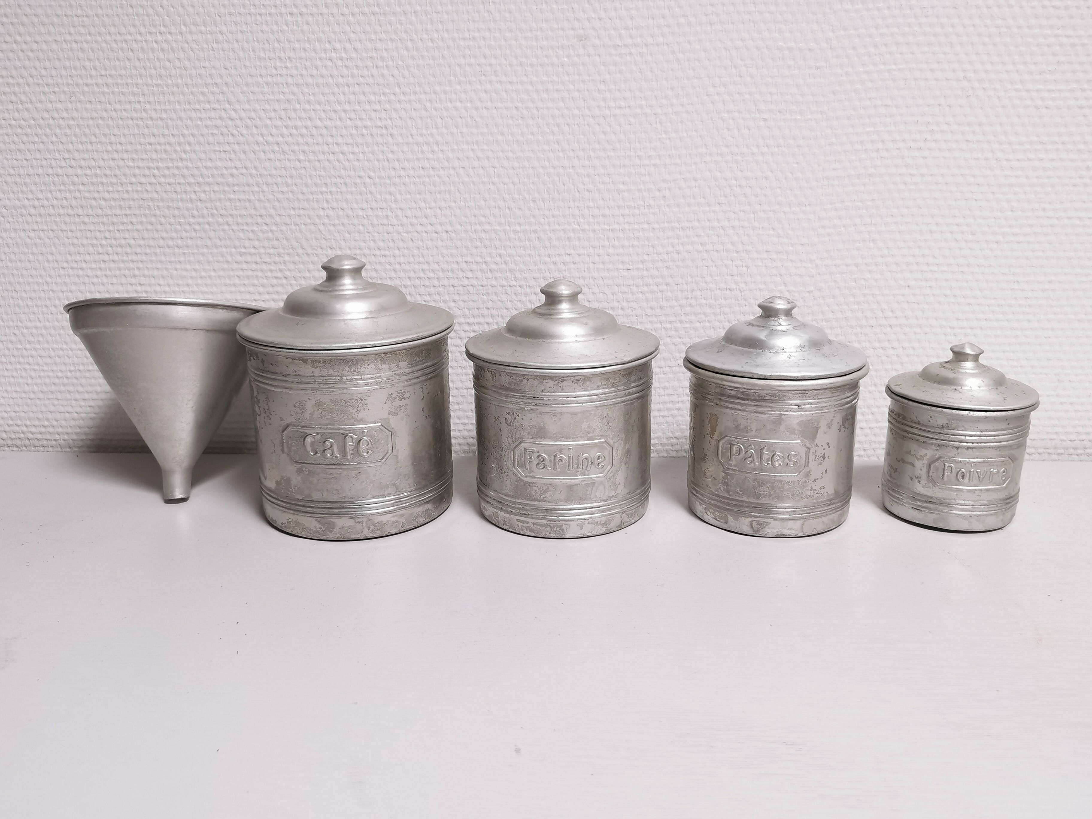 Série d'anciens pot à épices