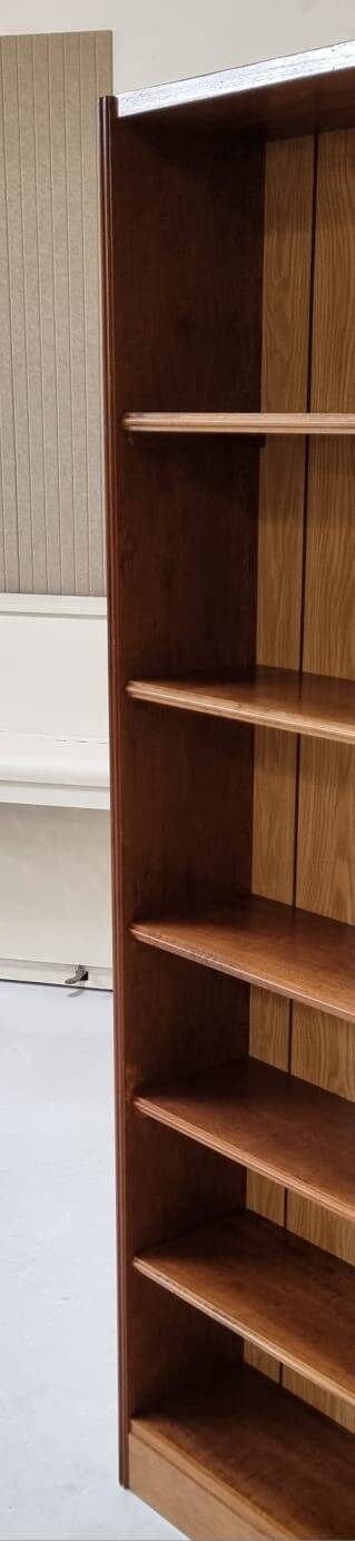 Bibliothèque du milieu du siècle