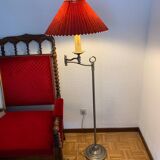 Floor lamp with articulated arm