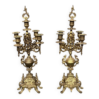 Paire de bougeoirs de style Renaissance. Bronze massif.