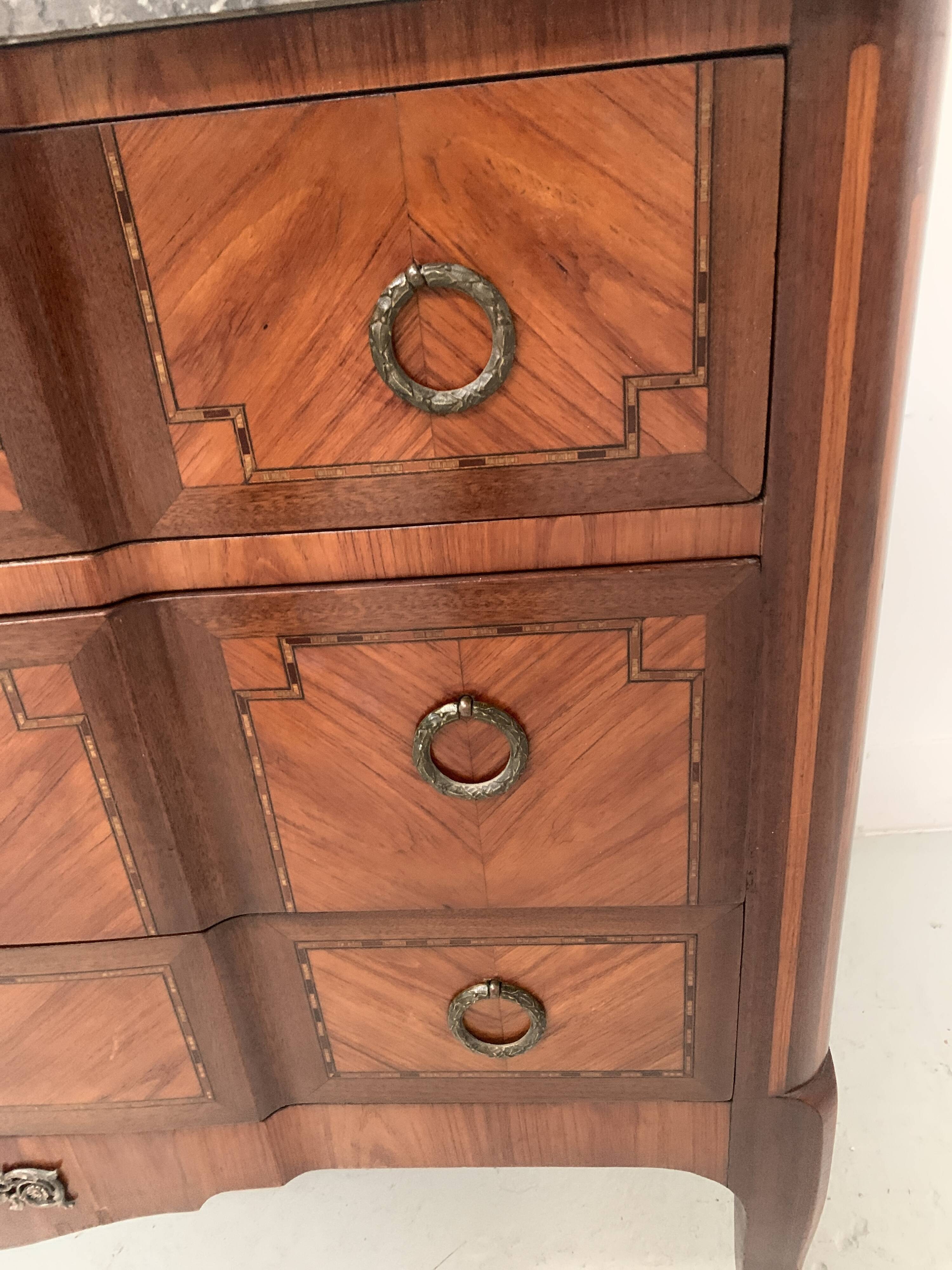 Transition style chest of drawers in mahogany and rosewood, 20th century