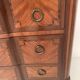 Commode de style Transition en acajou et bois de rose, XX siècle
