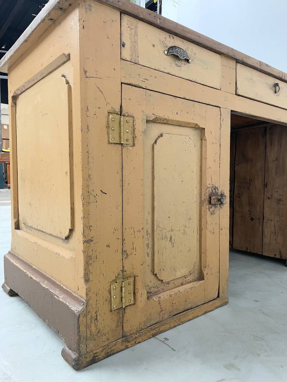 Yellow patina commercial counter from the 50s