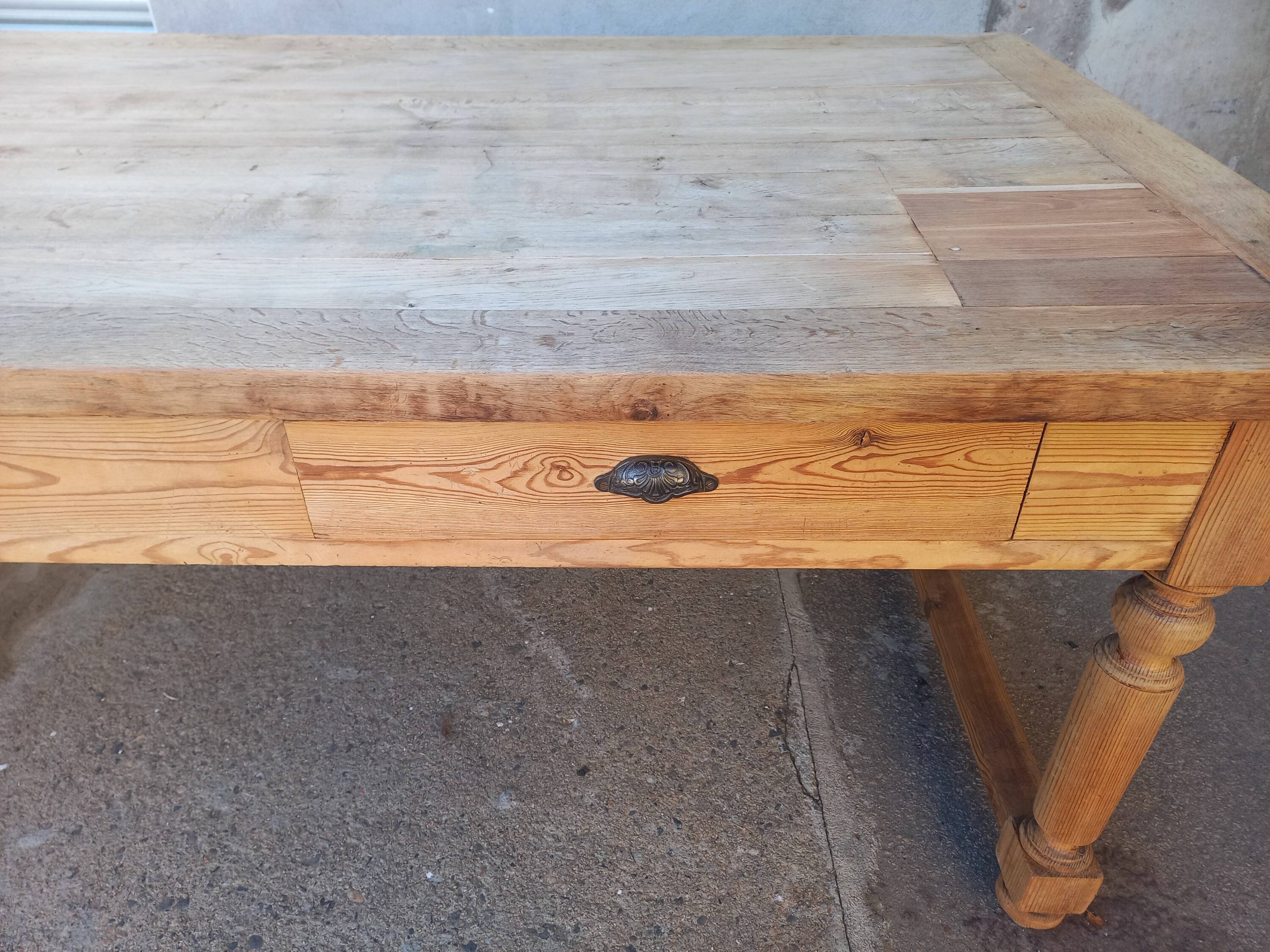 Grande table de communauté en chêne et sapin