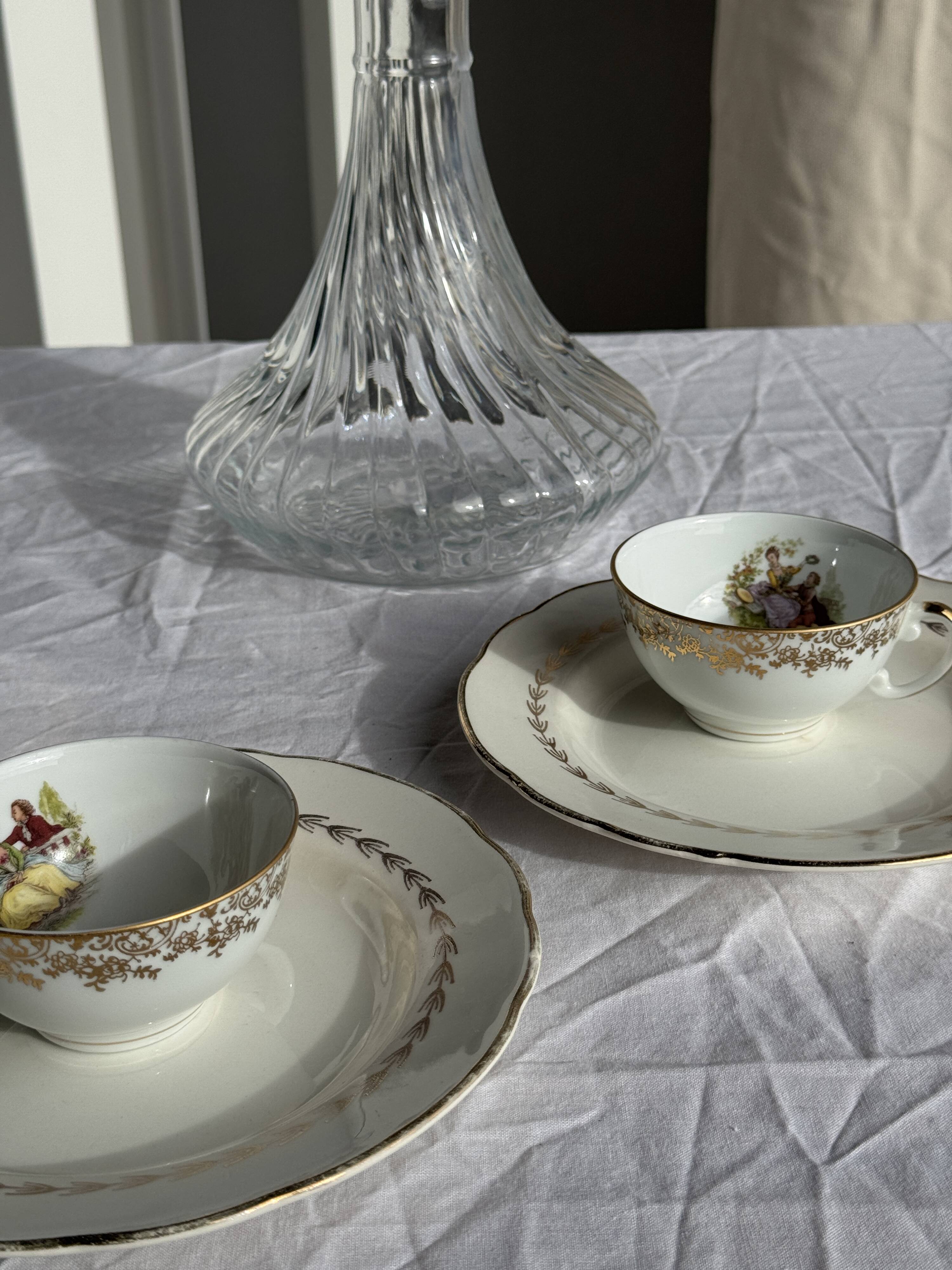 Vintage glass decanter in hot air balloon style H31 D18