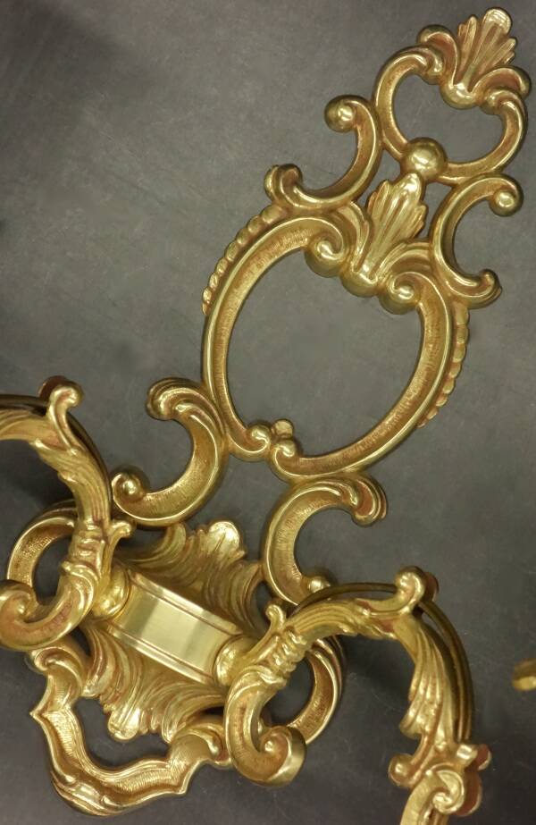 Pair of large Baroque / Rococo / Louis XV style wall lights - gilded bronze