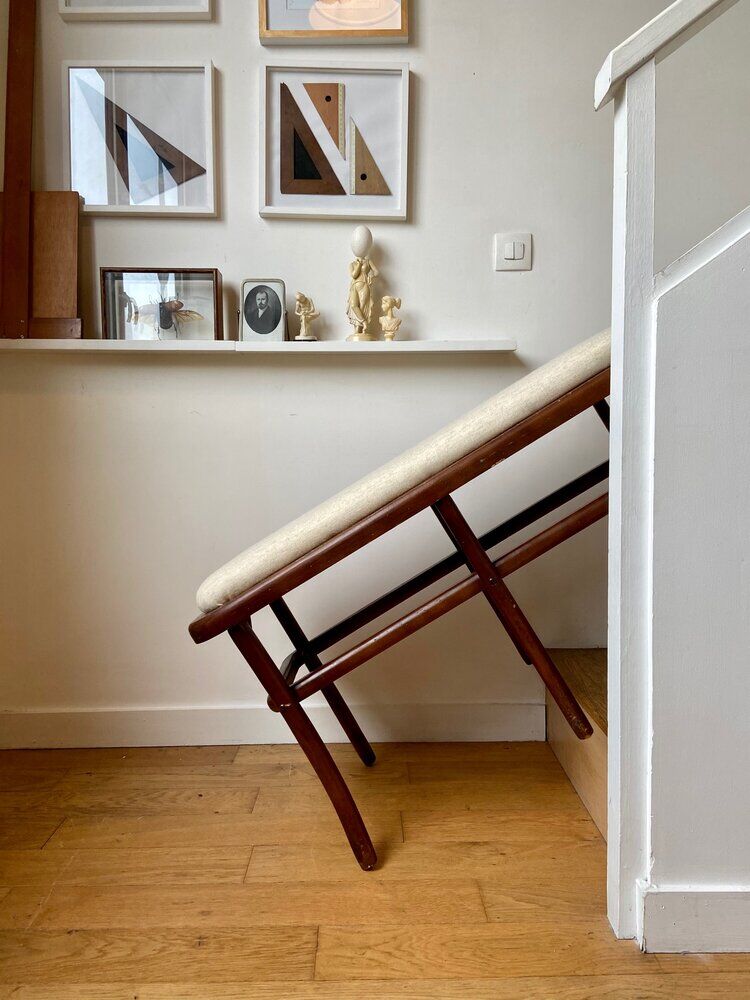 Wooden and beige cotton piano bench