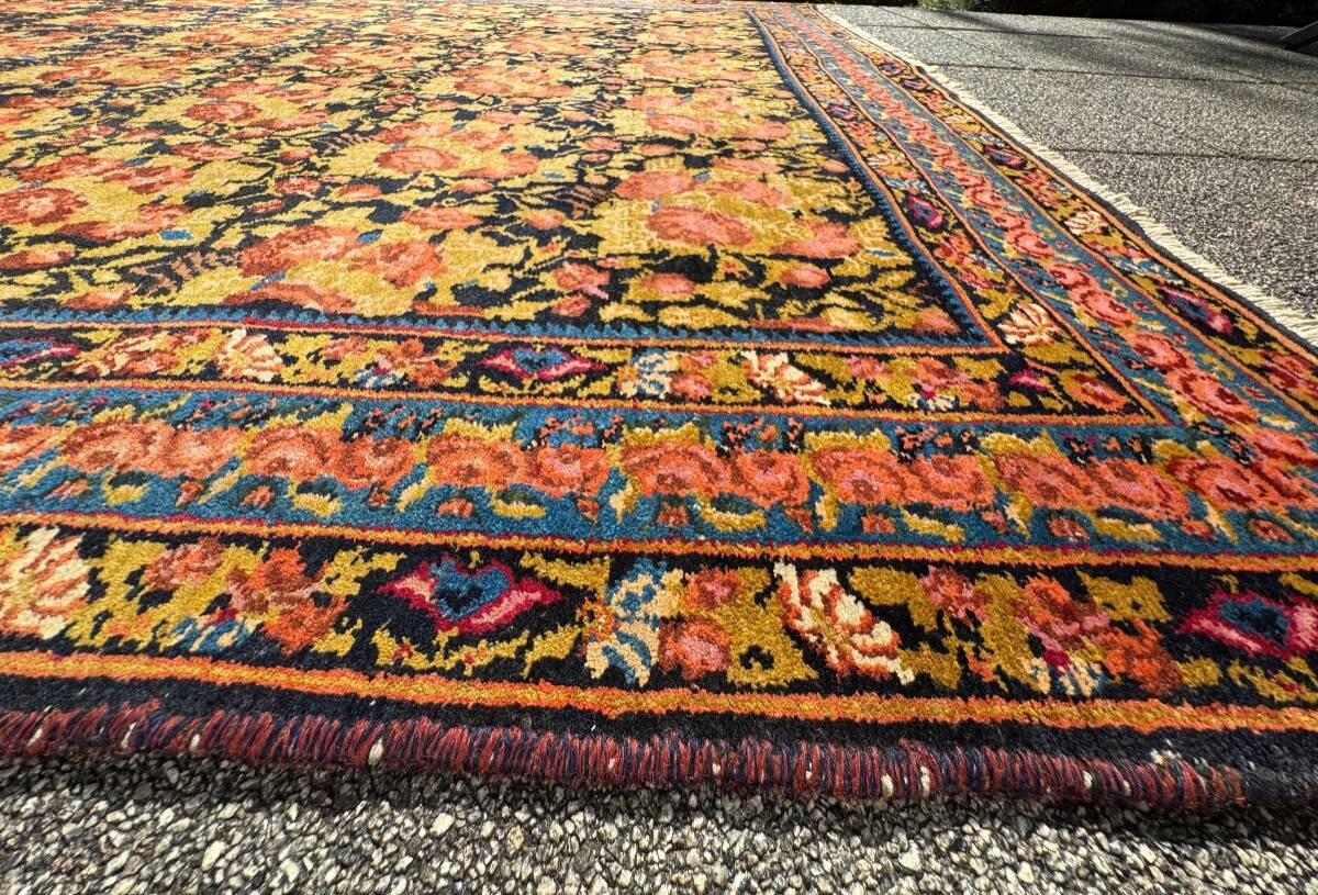 Old Persian Bidjar Gol-Farang carpet. 207x156 cm