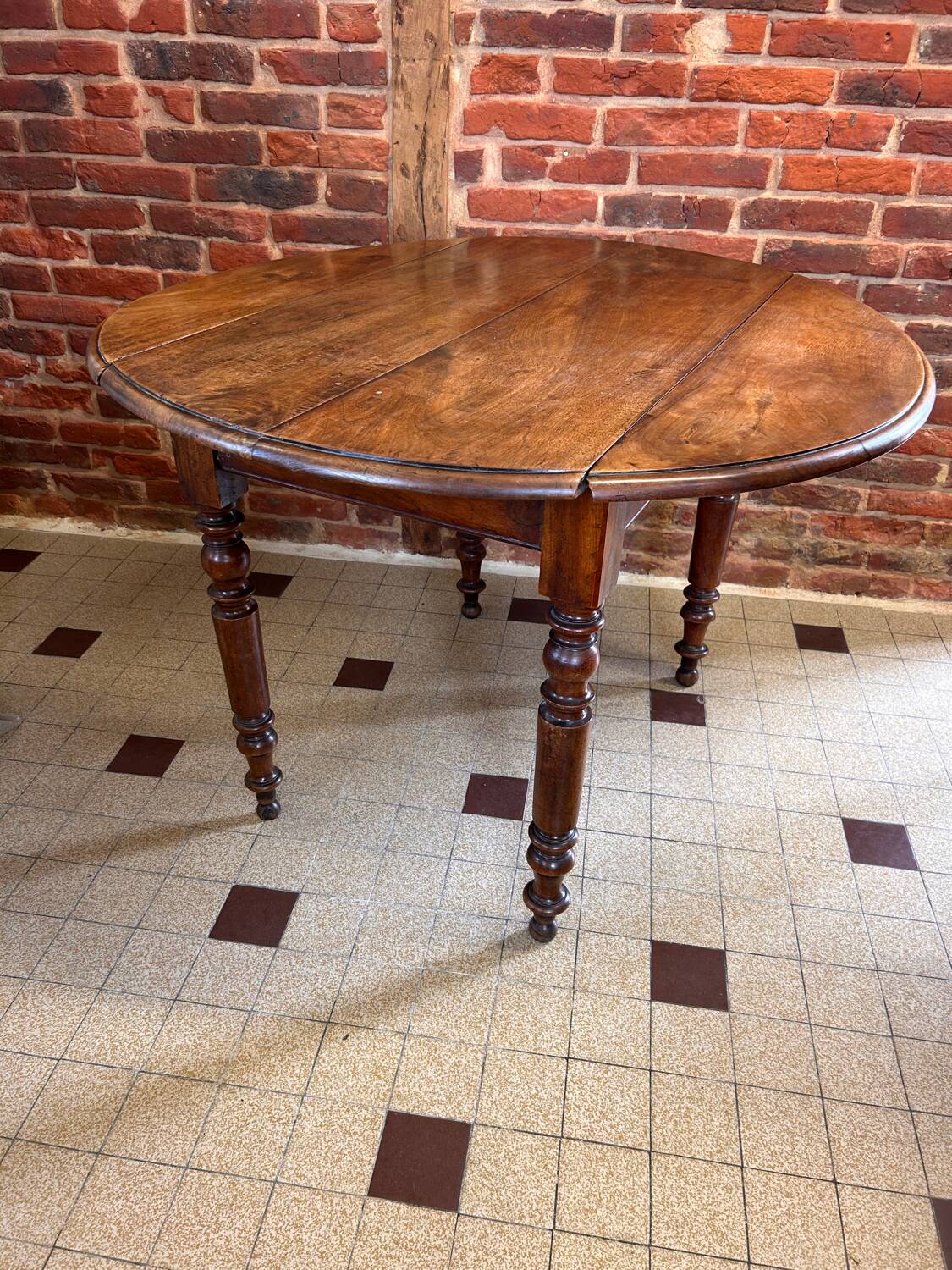 Jolie table ronde vintage