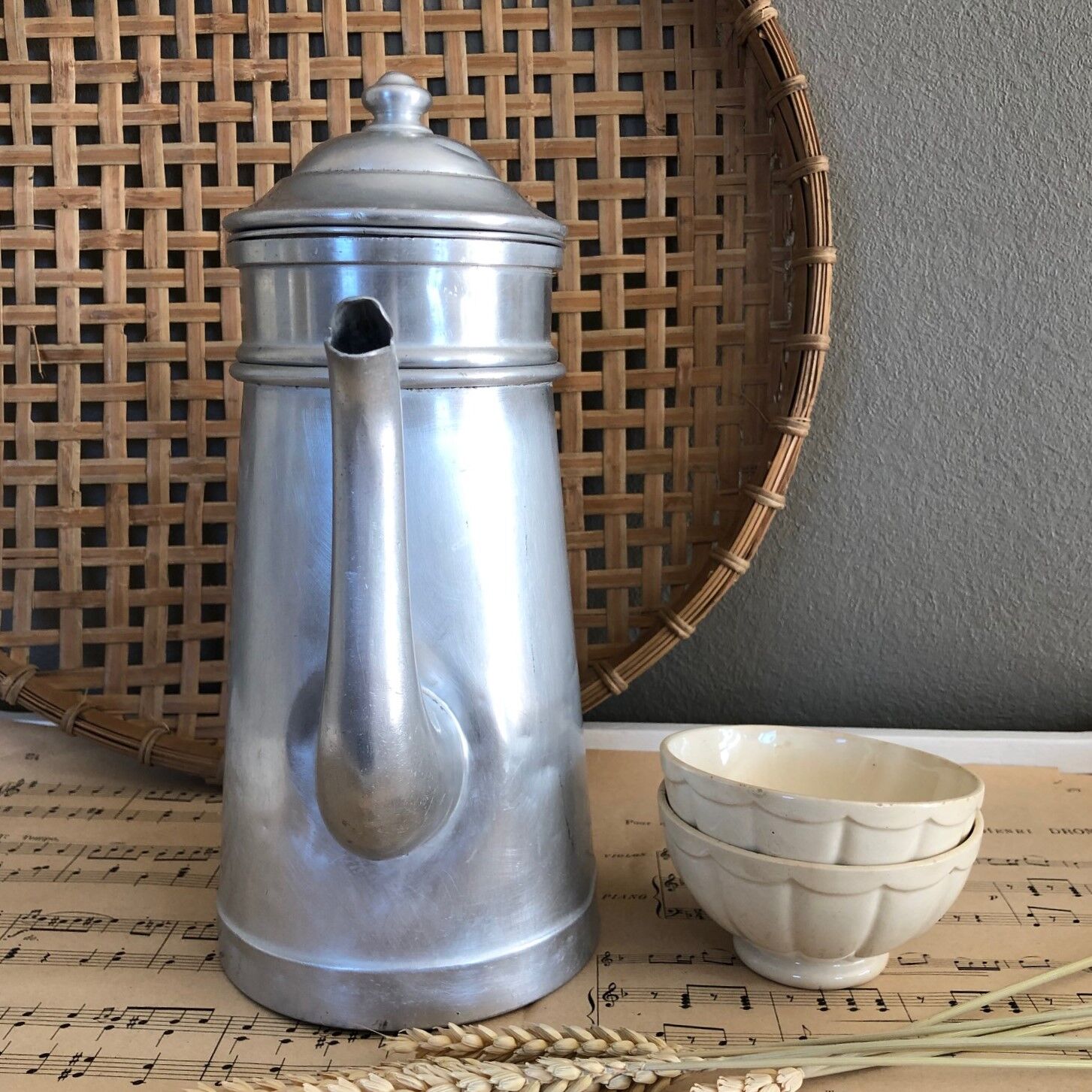 Aluminium and wooden handle coffee maker
