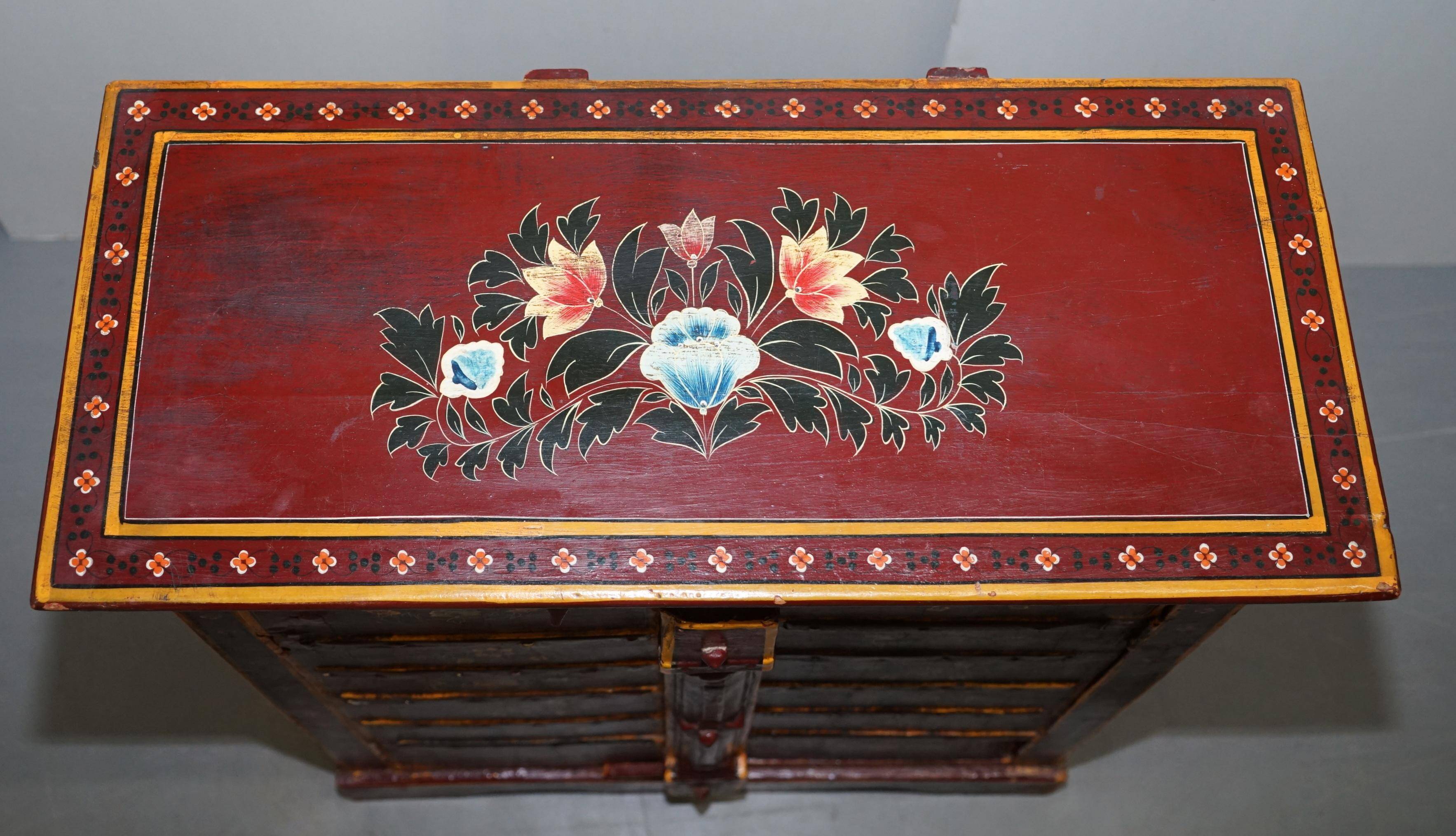 Buffet latéral peint à la main oriental circa 1900