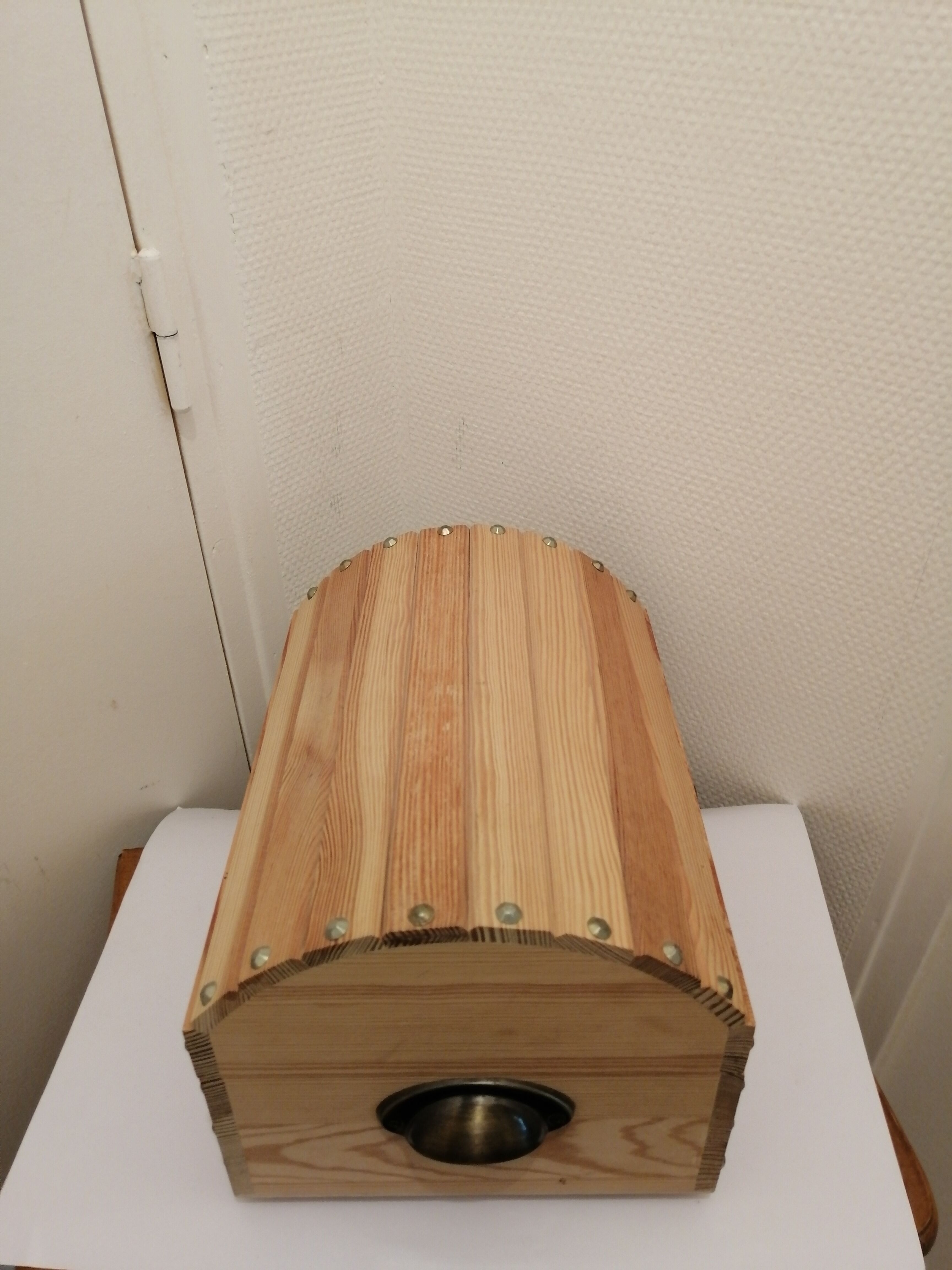 Coffre a trésor en bois dessus bombe