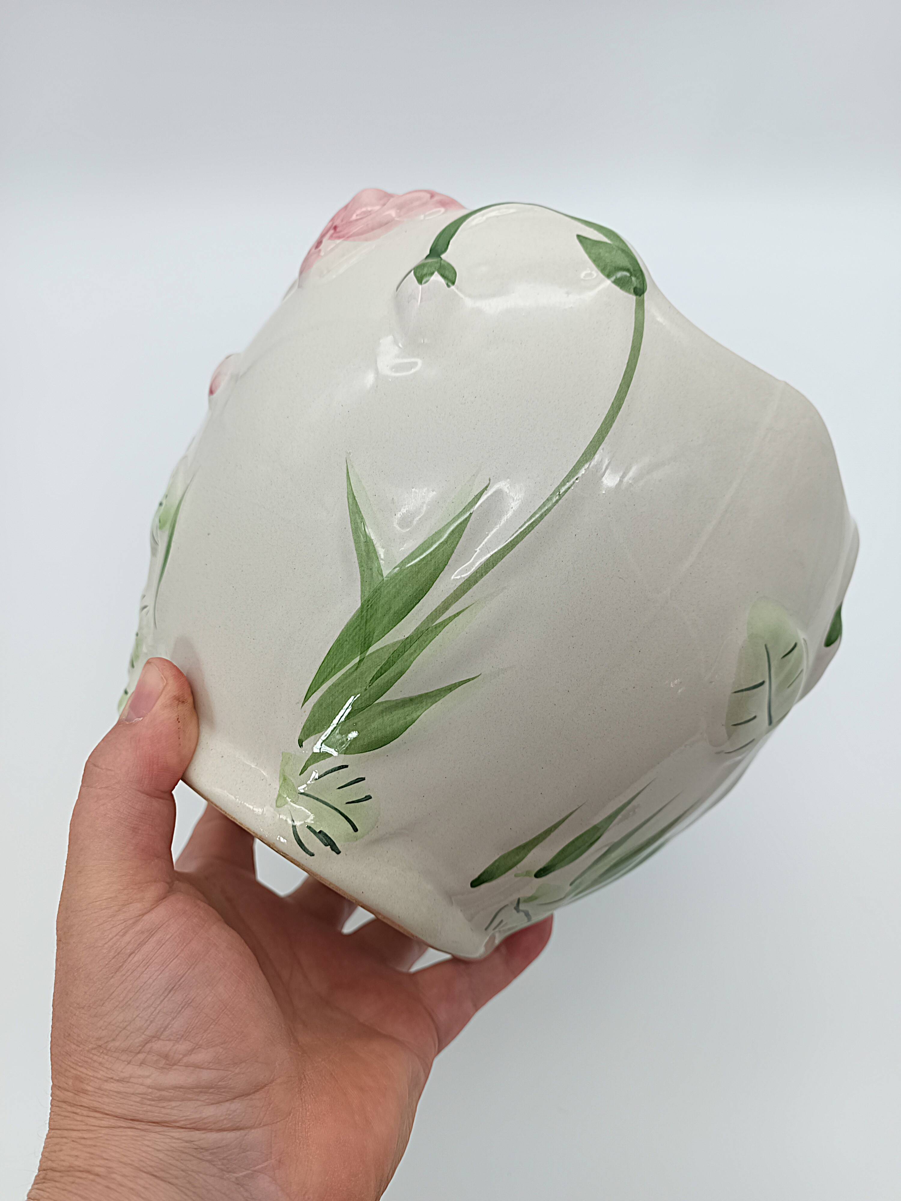 Vintage ceramic cache-pot with floral relief (Barbotine) – Ø 20 cm