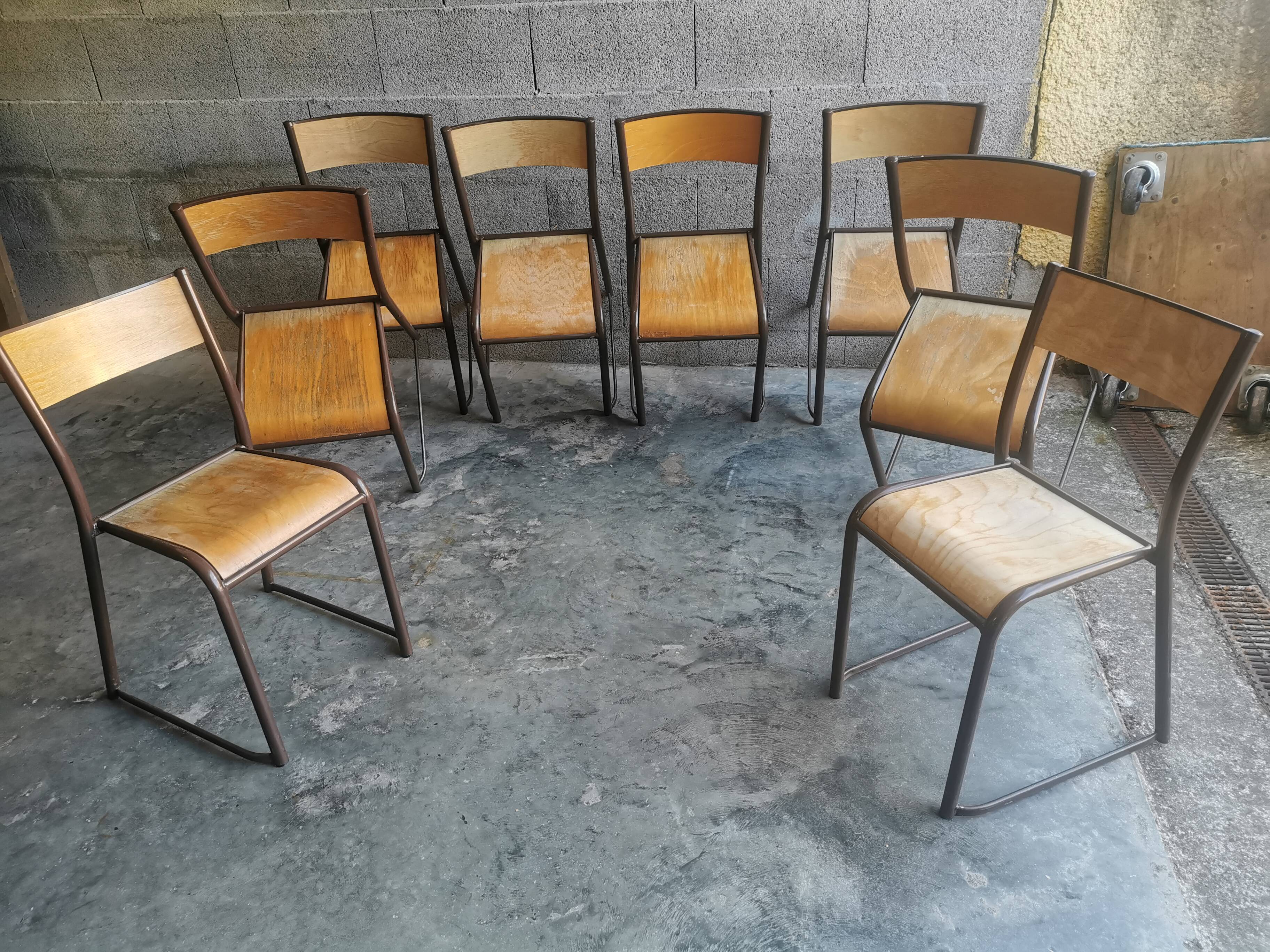 Serie de 8 chaises vintage empilables