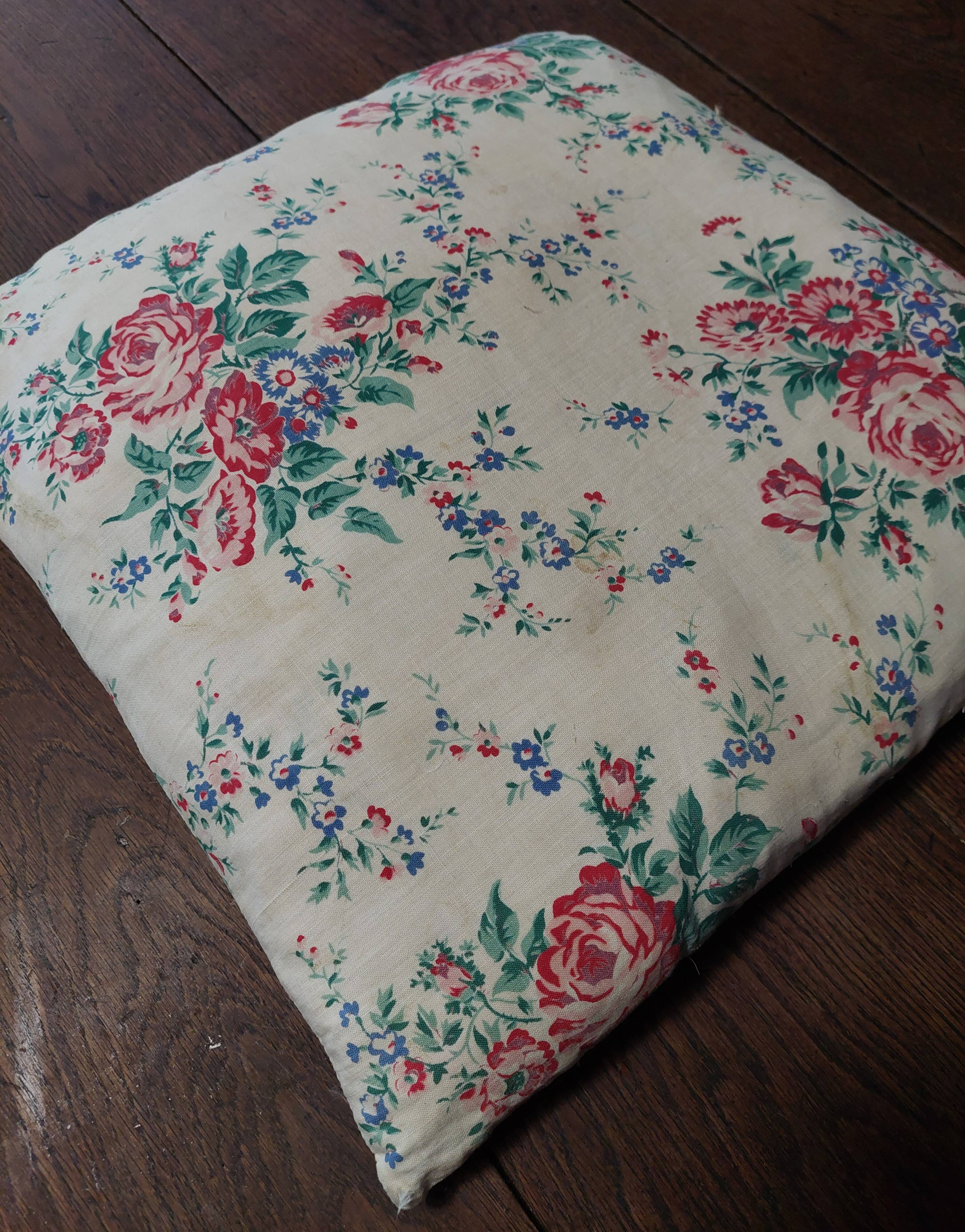 Coussin vintage tissu à fleurs 40 X 45 cm