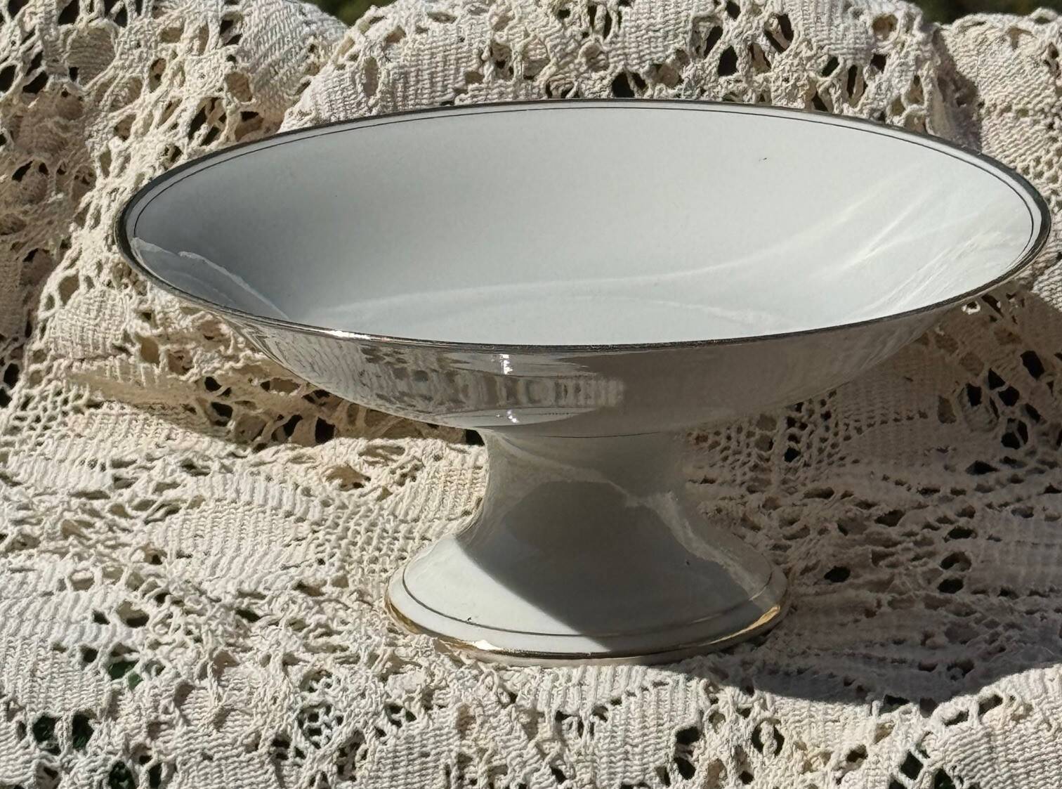 Porcelain fruit bowl, gilded