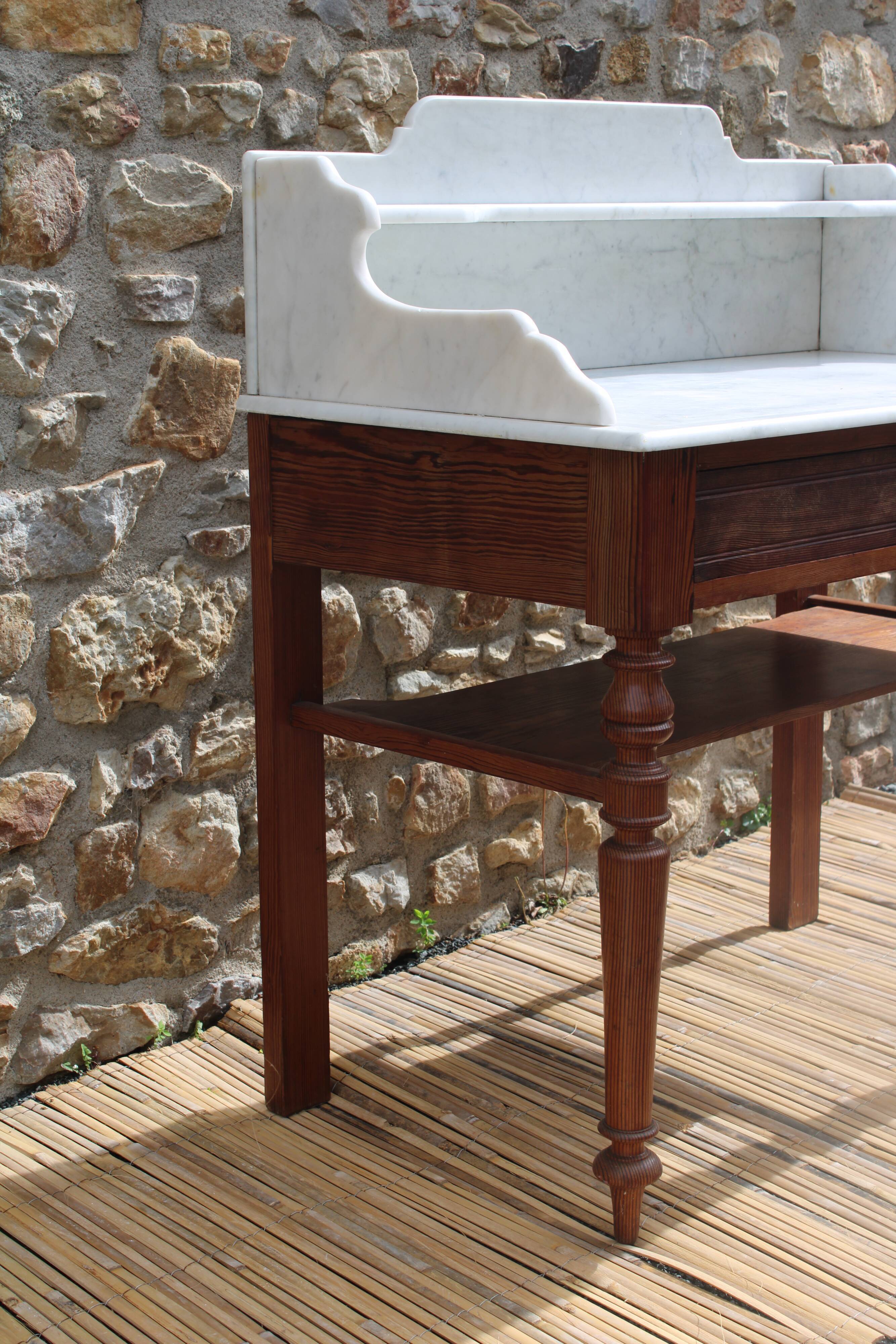 Hairdresser in pitchpin and marble