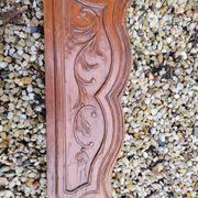 Fronton en bois sculpté vers 1800