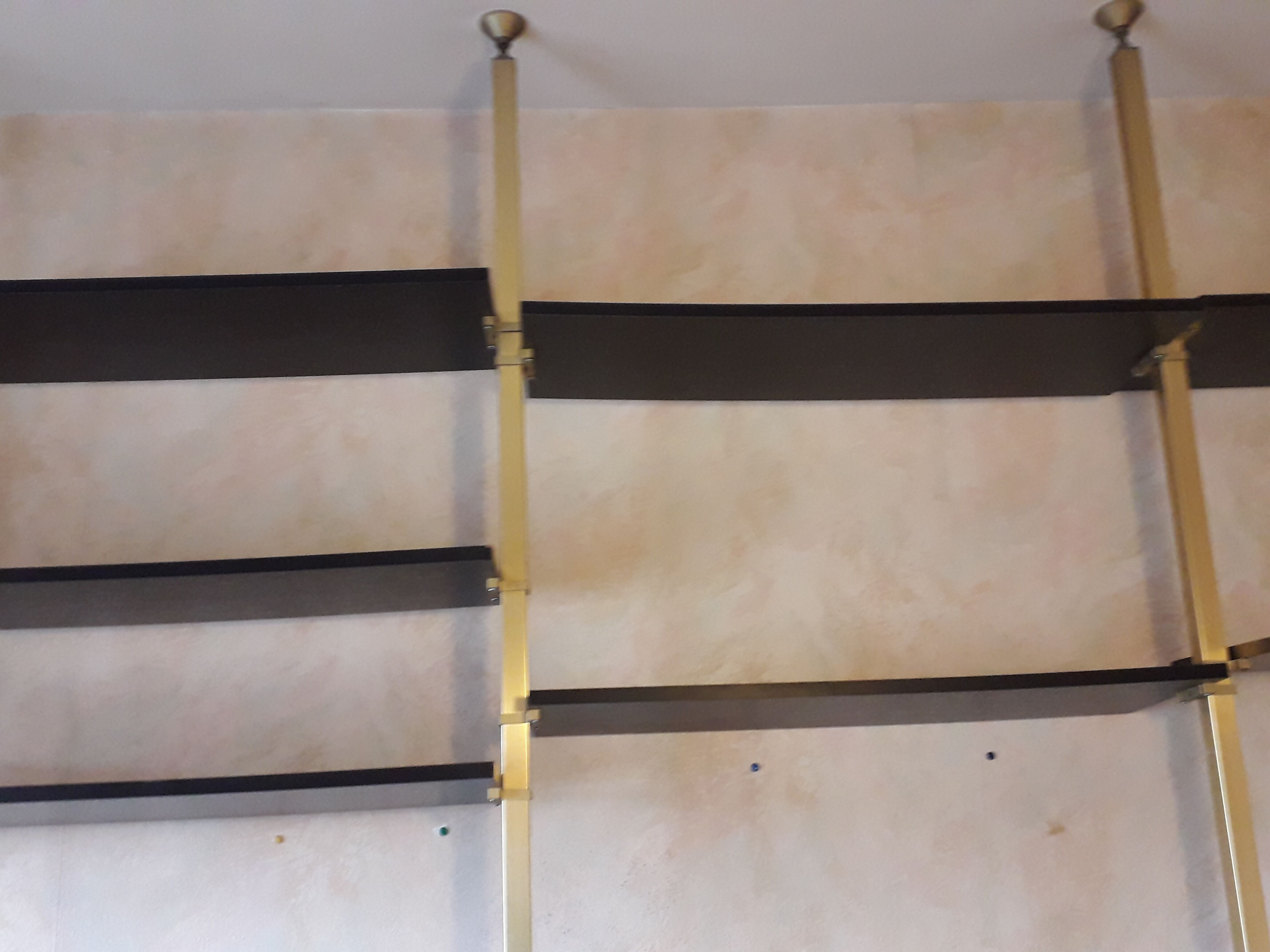 Shelf rock- telescopic wood