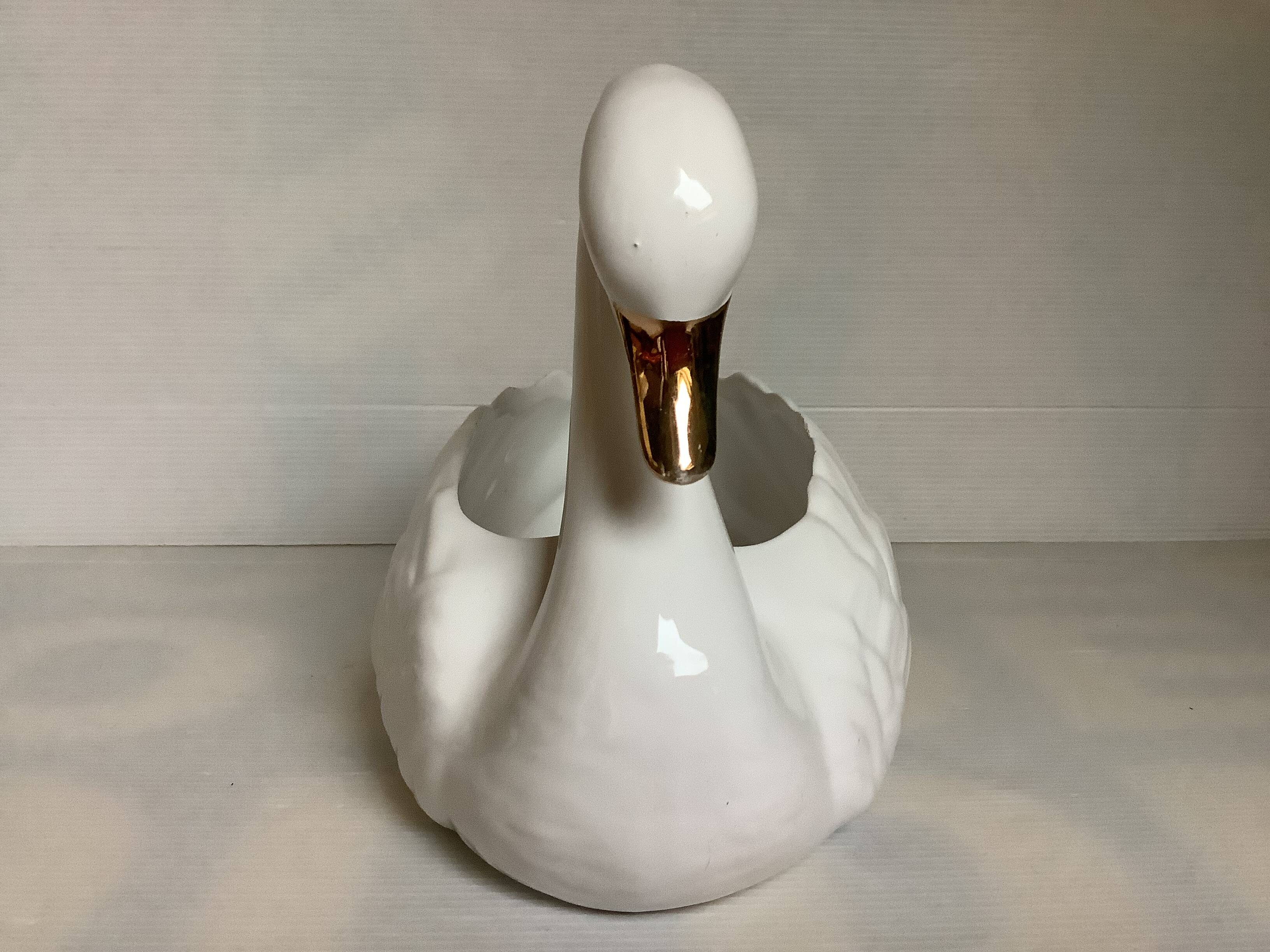 Swan flowerpot