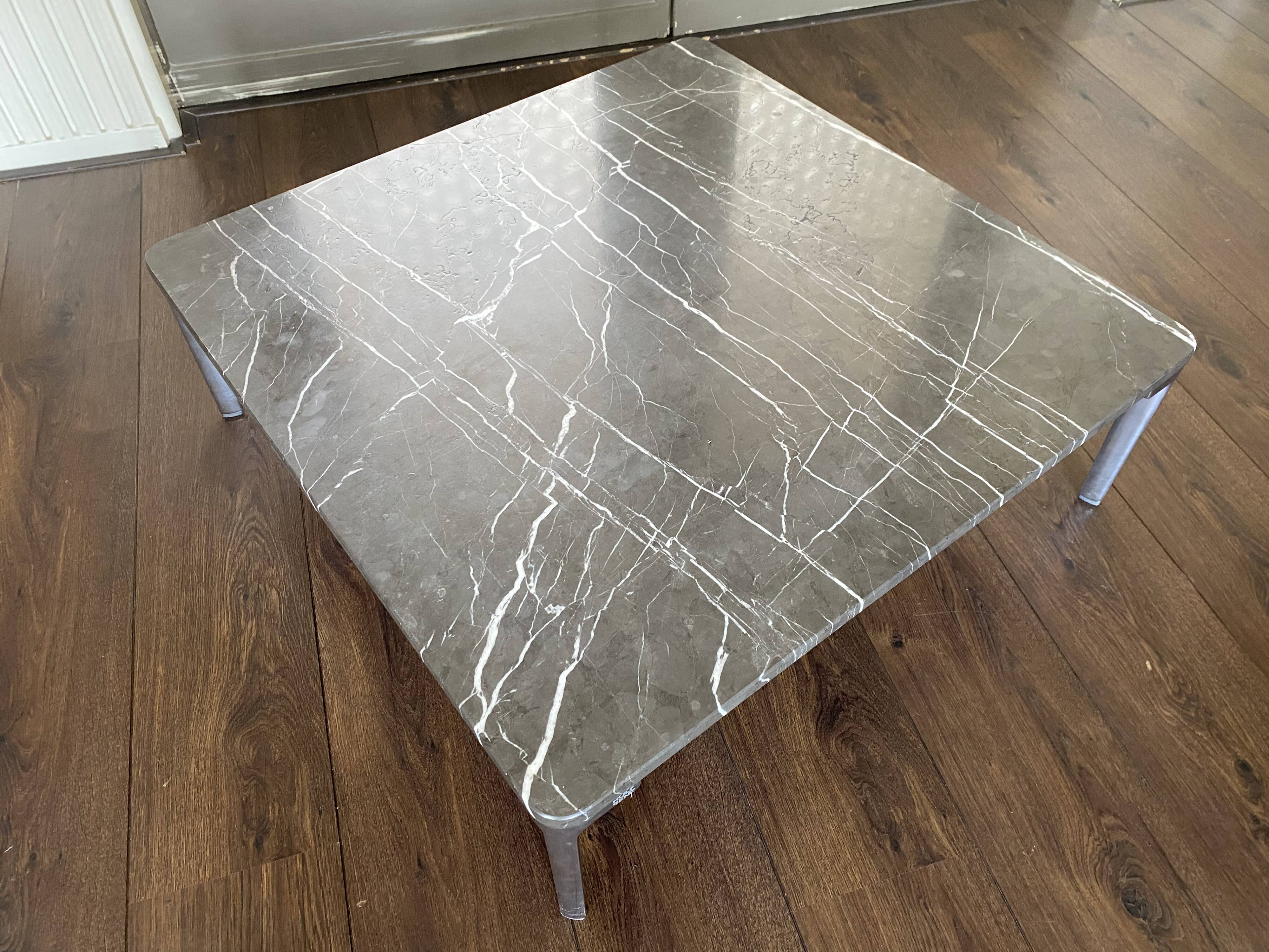 Table basse vintage et moderniste Rolf Benz en marbre et acier