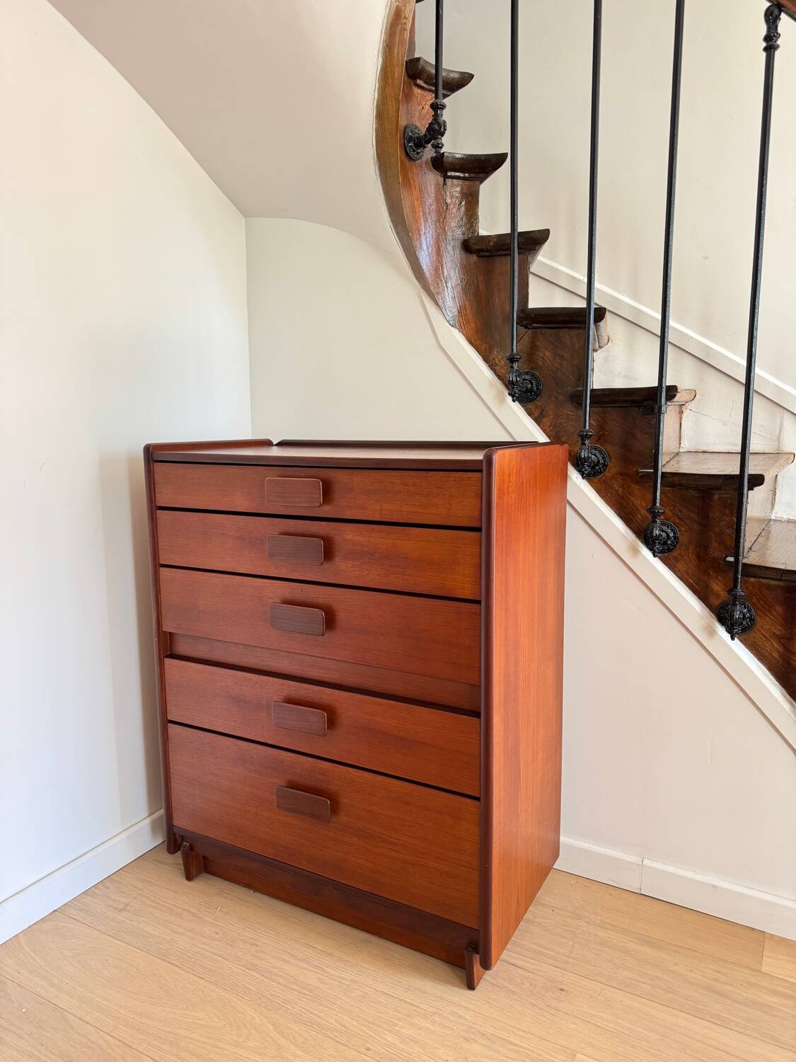Commode haute 5 tiroirs en teck années 60