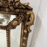 Miroir a parecloses de style Louis XVI en bois et stuc doré XIX siècle