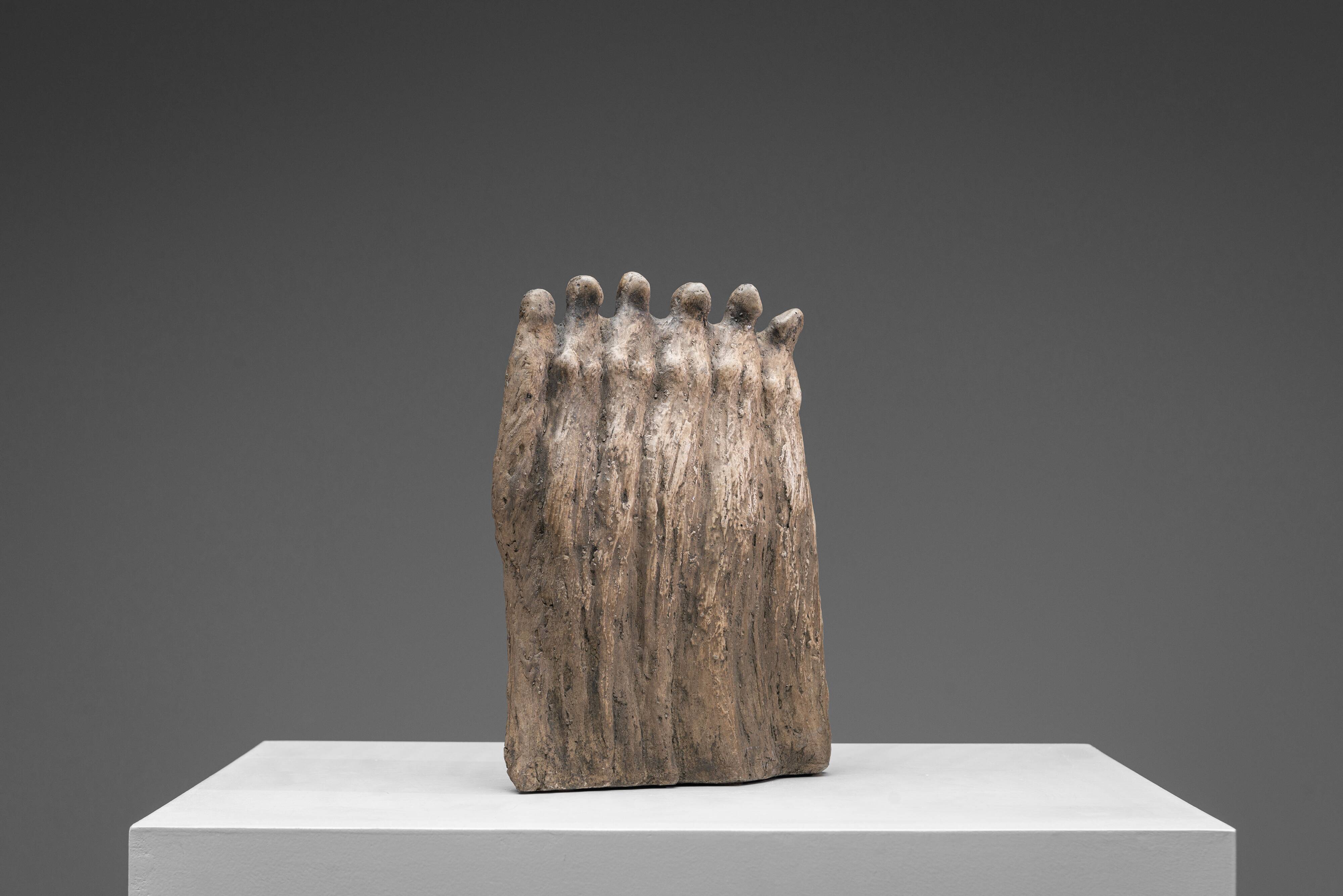 Groupe sculptural abstrait de six figures féminines