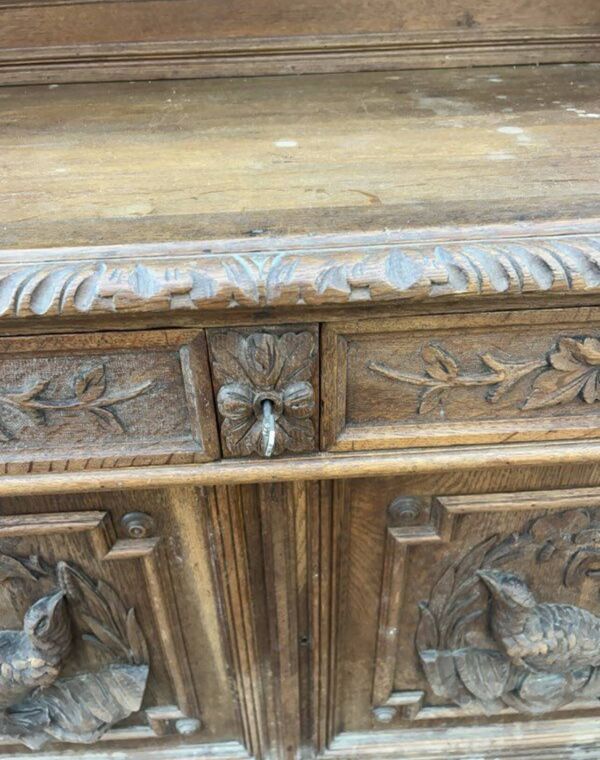 Buffet deux corps Henri II sculpté en bois massif