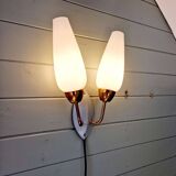 Applique murale double vintage en laiton et opaline blanche, années 1950-60