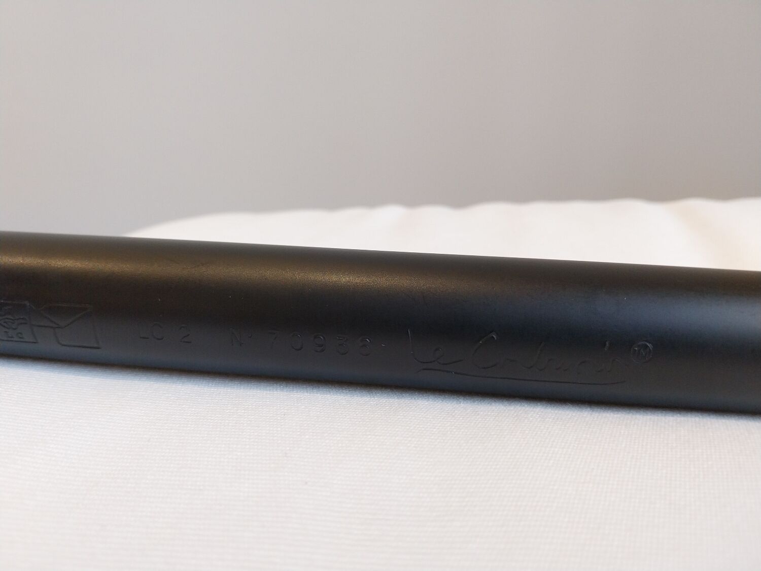 A sofa and two LC2 Cassina armchairs