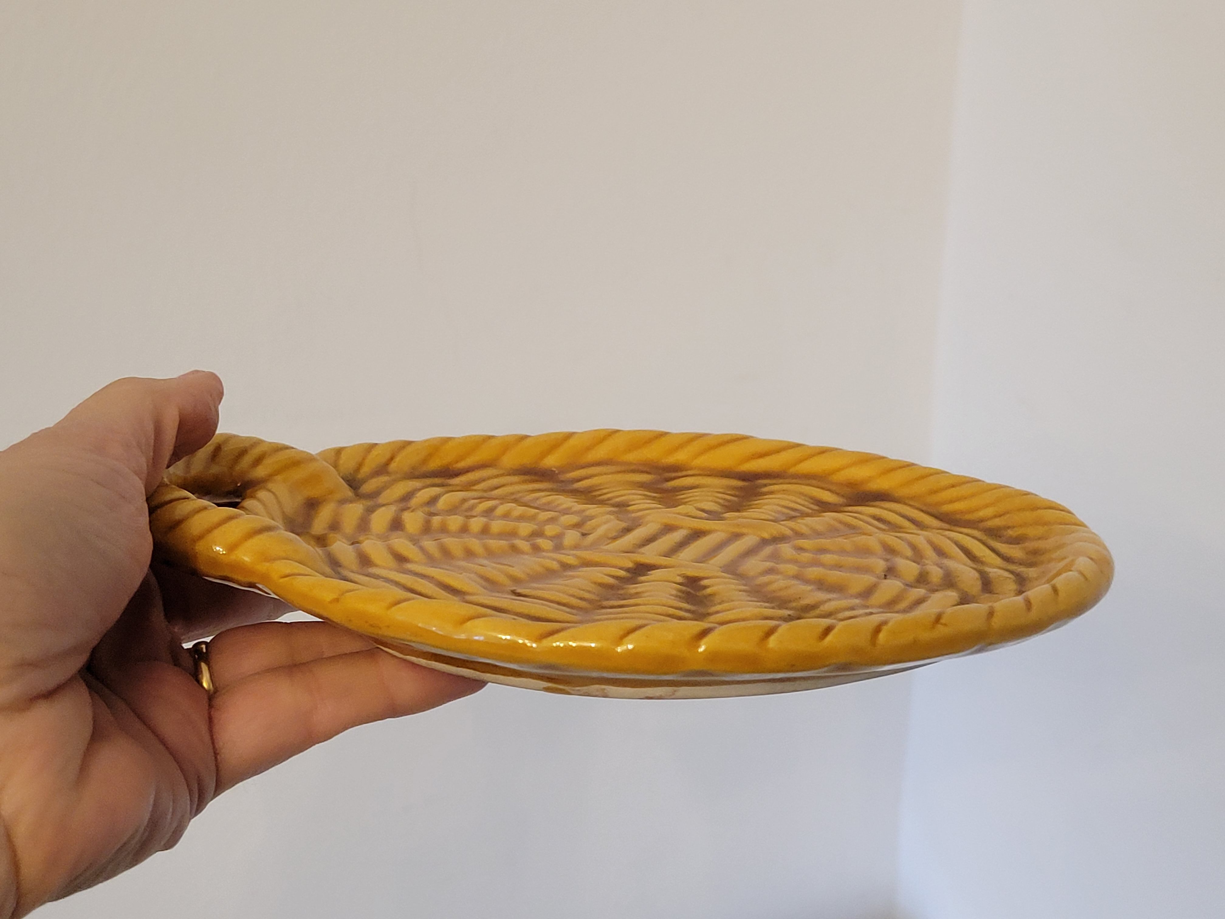 Servant cup or braided ceramic decoration bottle underwear