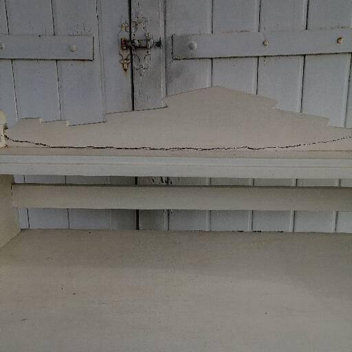 Small dresser/wardrobe