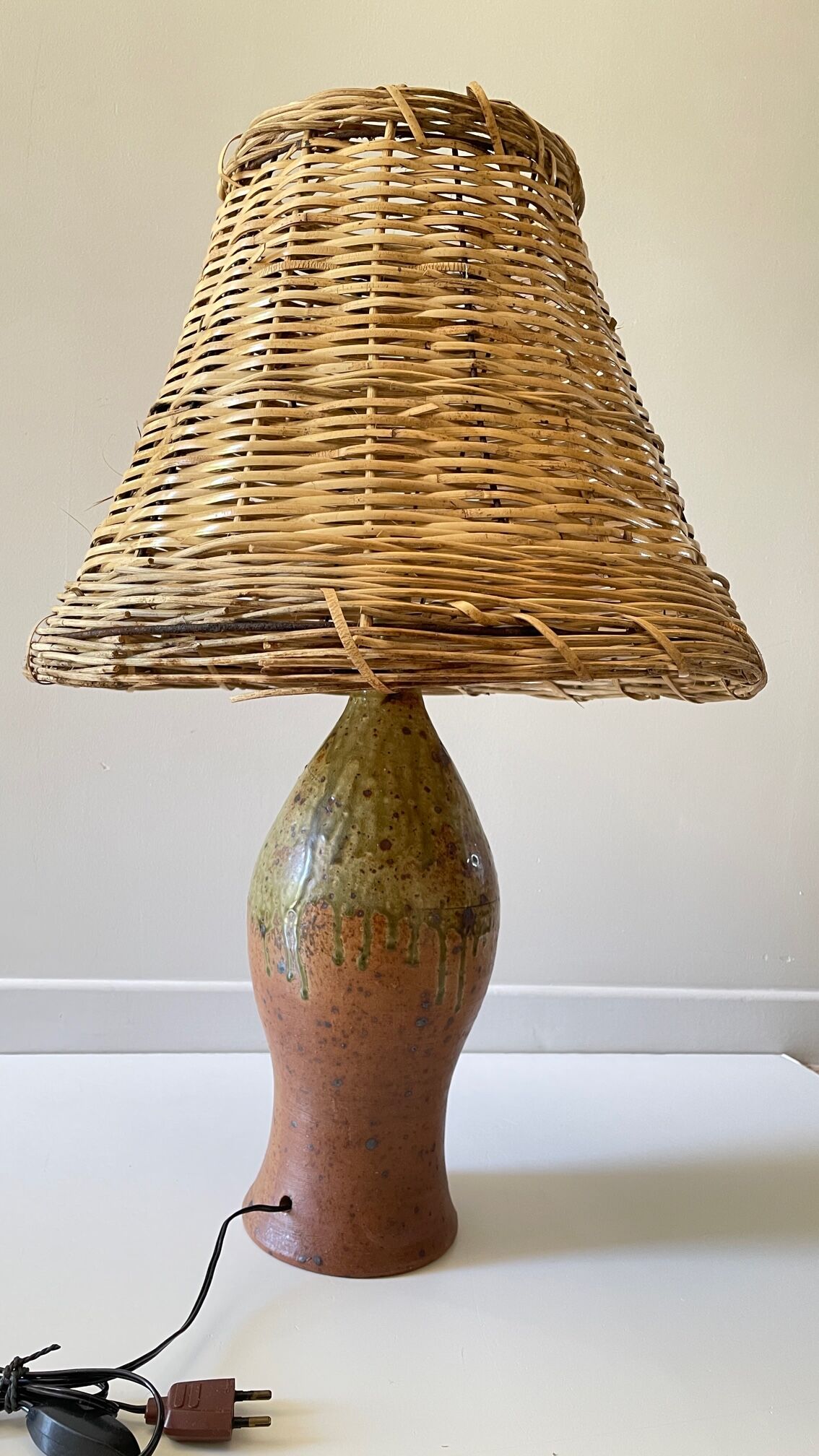 Artisanal lamp in vintage enamelled stoneware and rattan