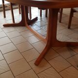 Oval table with 6 chairs
