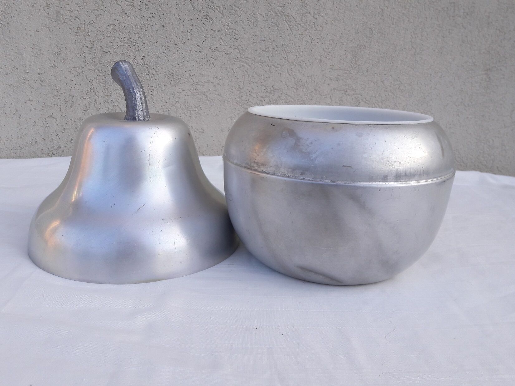Pear ice bucket