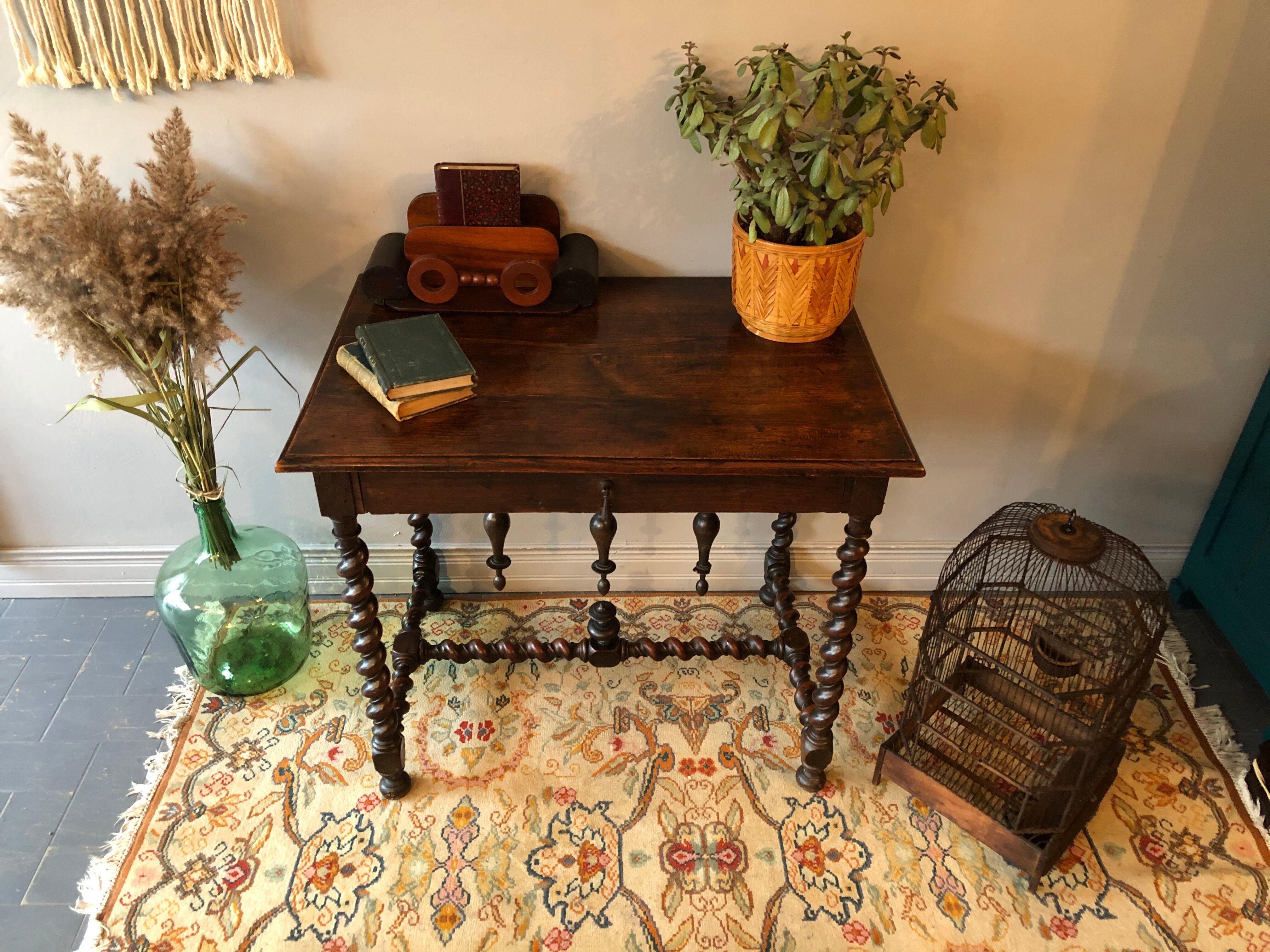 Office, writing table at the end of the 19th century