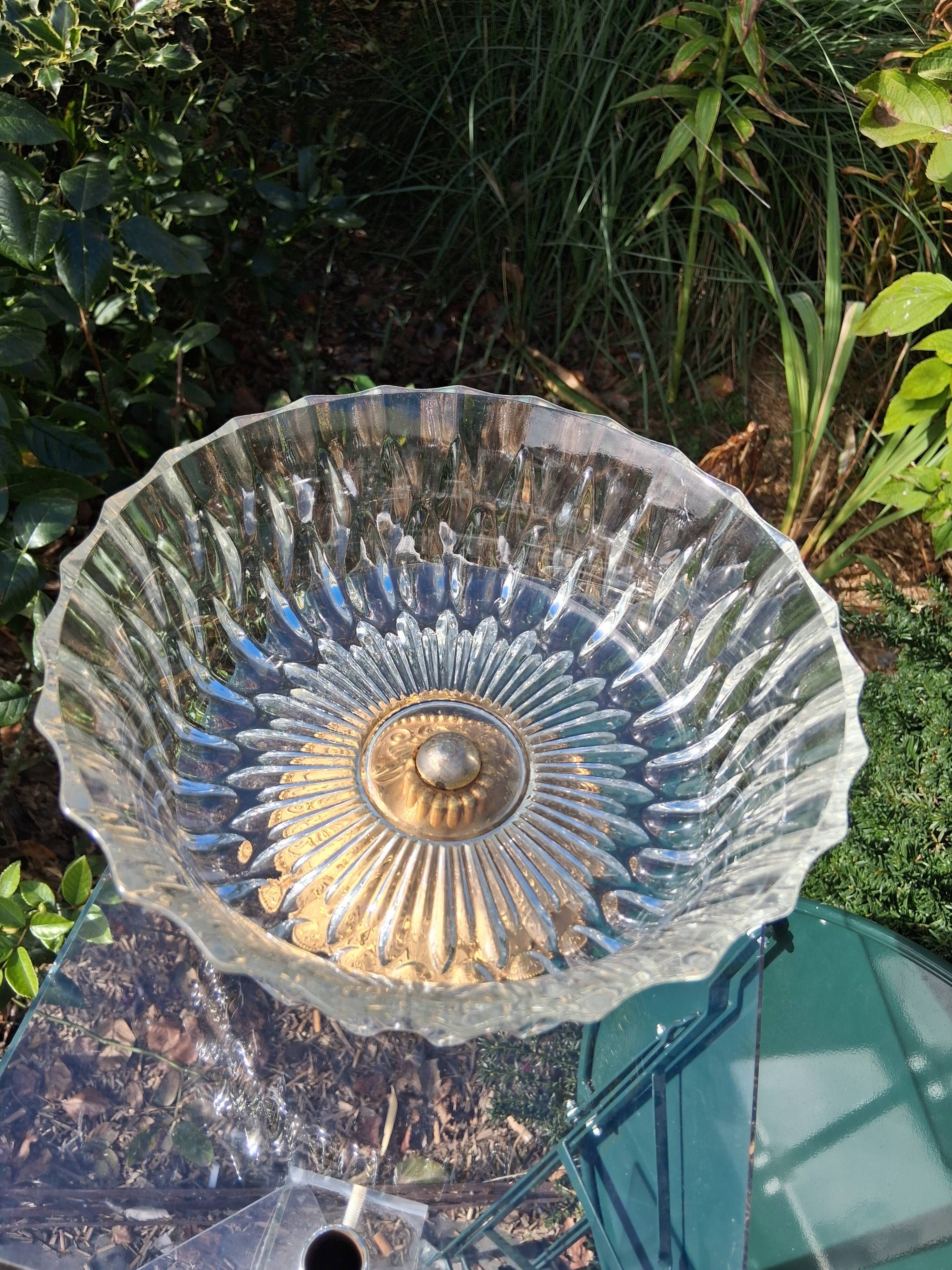 Very nice glass fruit bowl on a brass stand in very good condition.