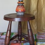 Paire de tabourets bas tripodes vintages en bois tourné