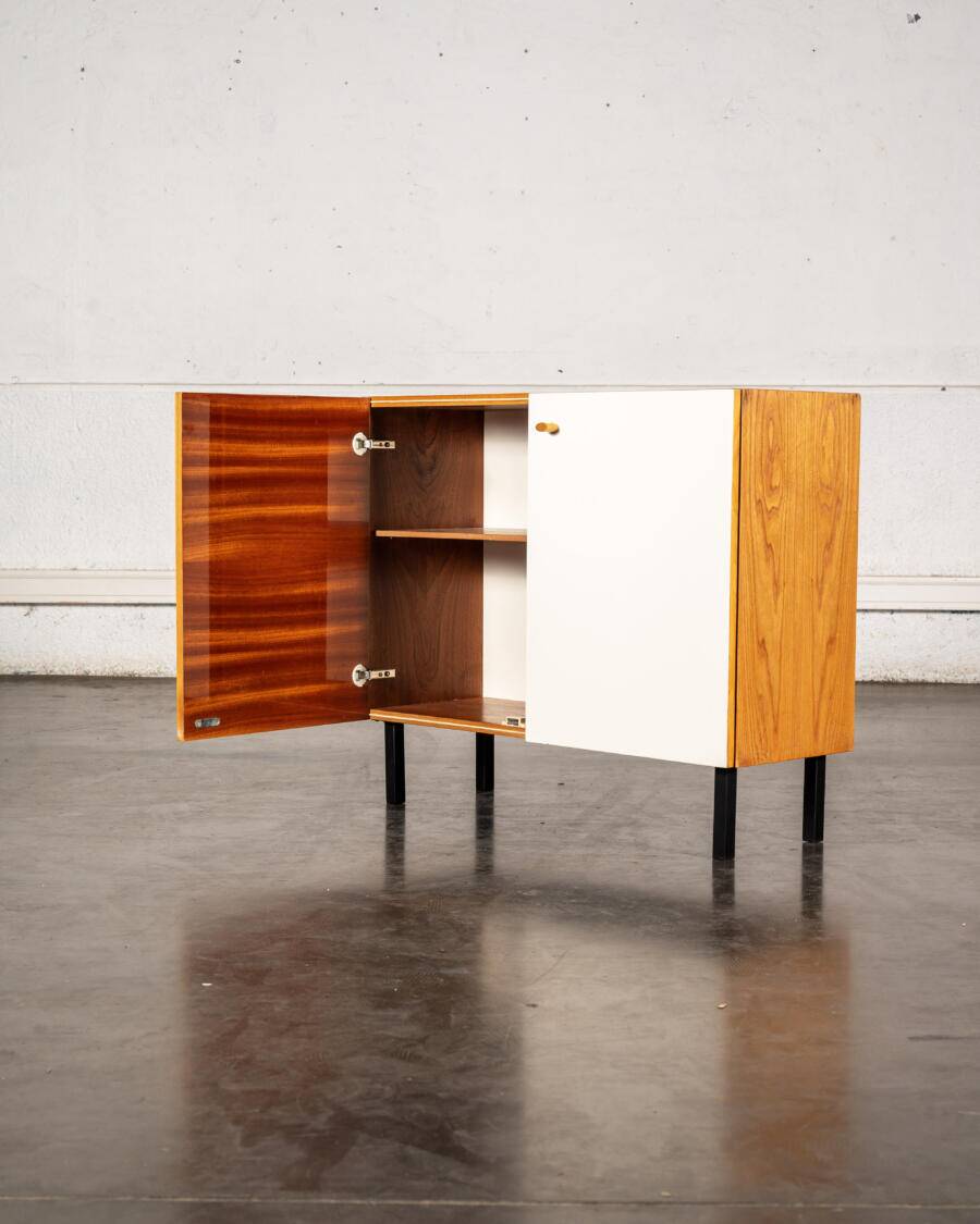 Meuble de rangement en bois blond et stratifié blanc