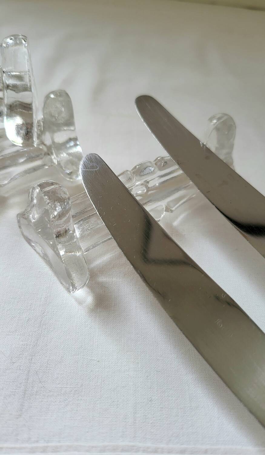 Glass knife holder