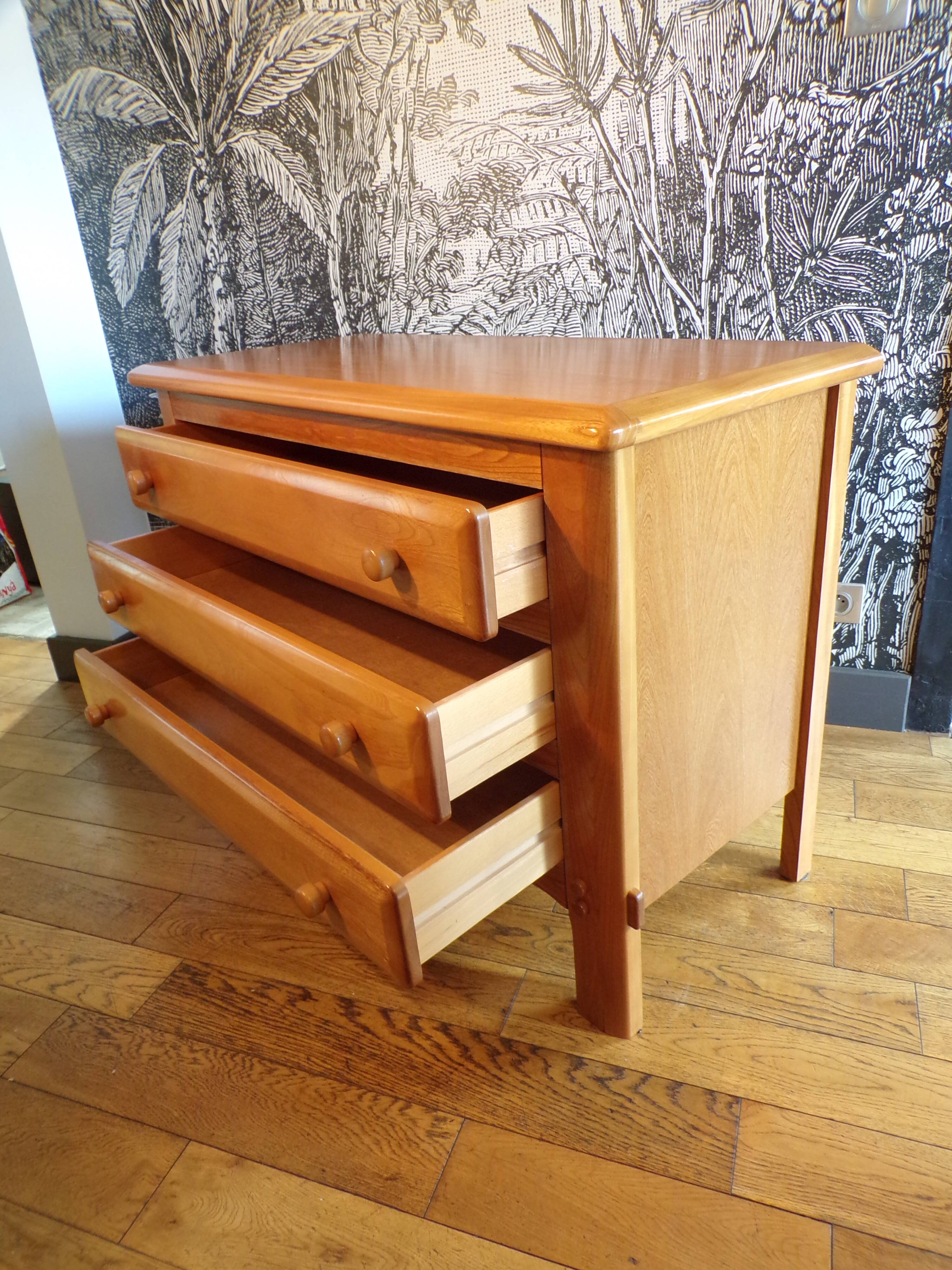 Elm chest of drawers 1970-80 3 drawers