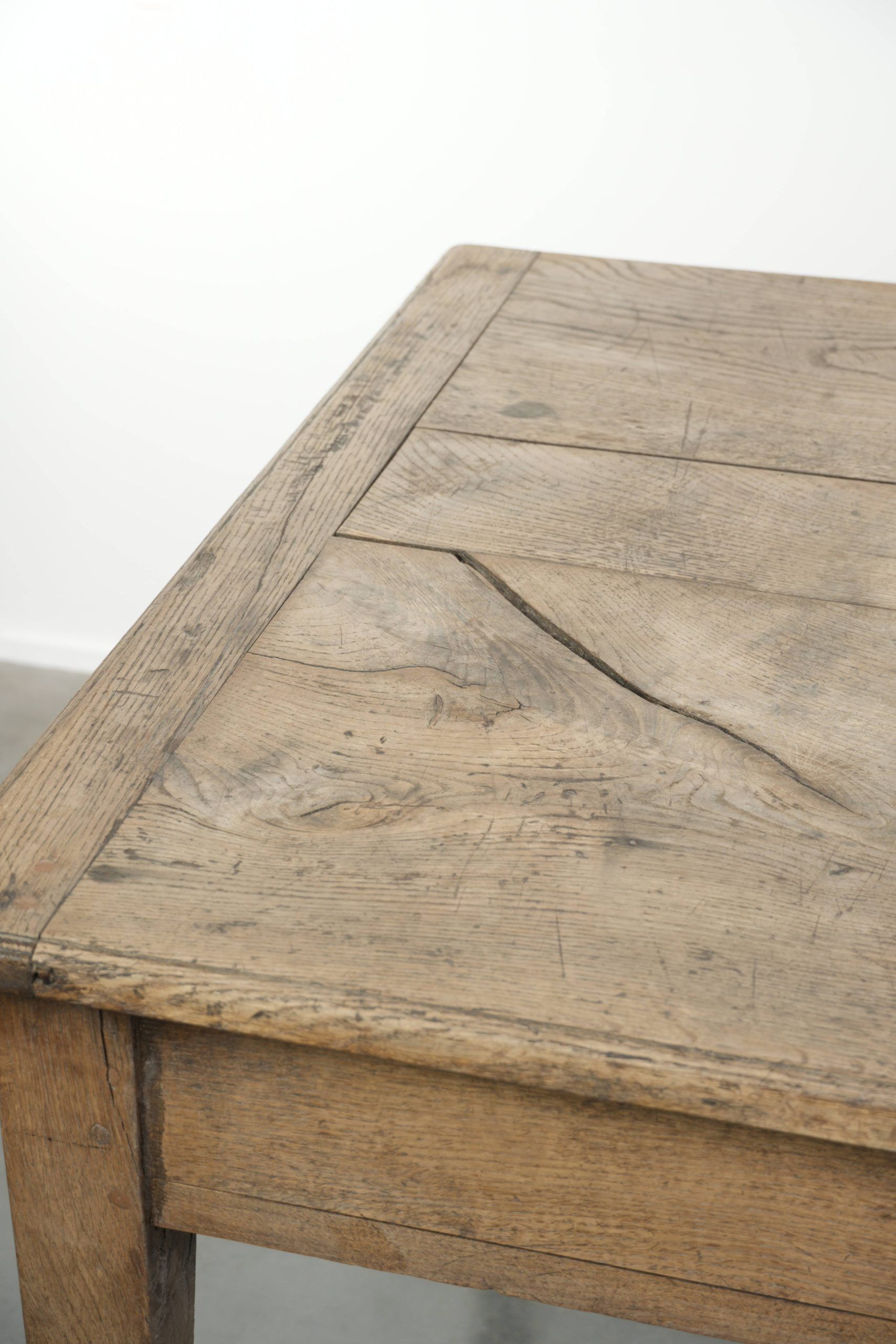 Antique French oak dining table for 6 to 8 people with a baguette drawer
