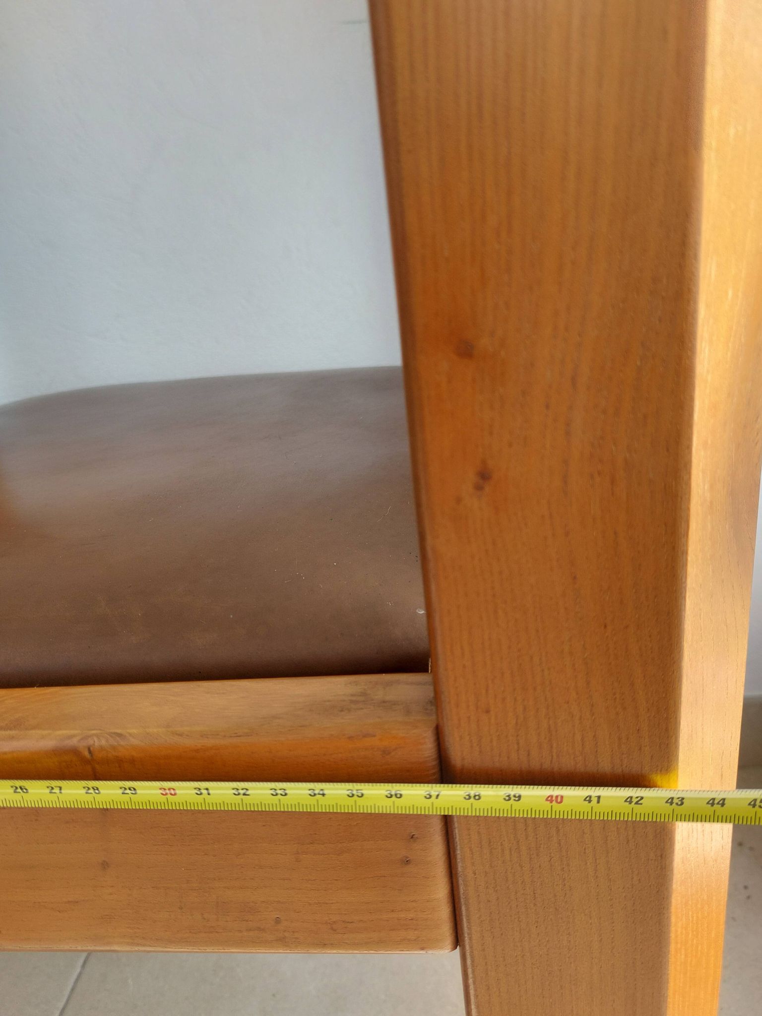 Suite de 6 chaises Luigi Gorgoni – Roche Bobois – Orme massif & Cuir – Vint