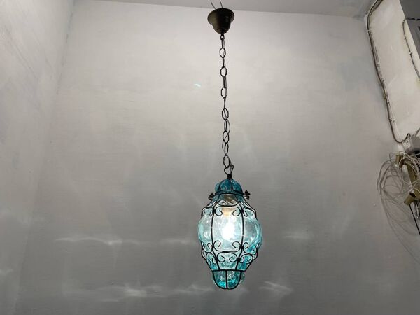 Lot de 2 suspensions en verre de Murano en fer forgé bleu