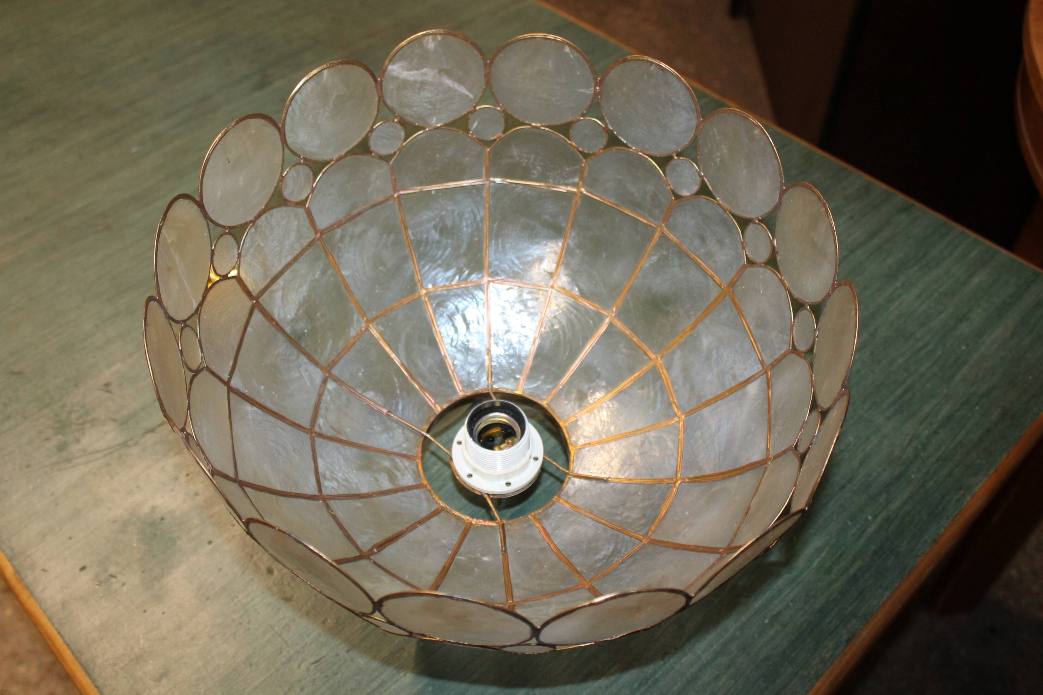 Mother-of-pearl suspension